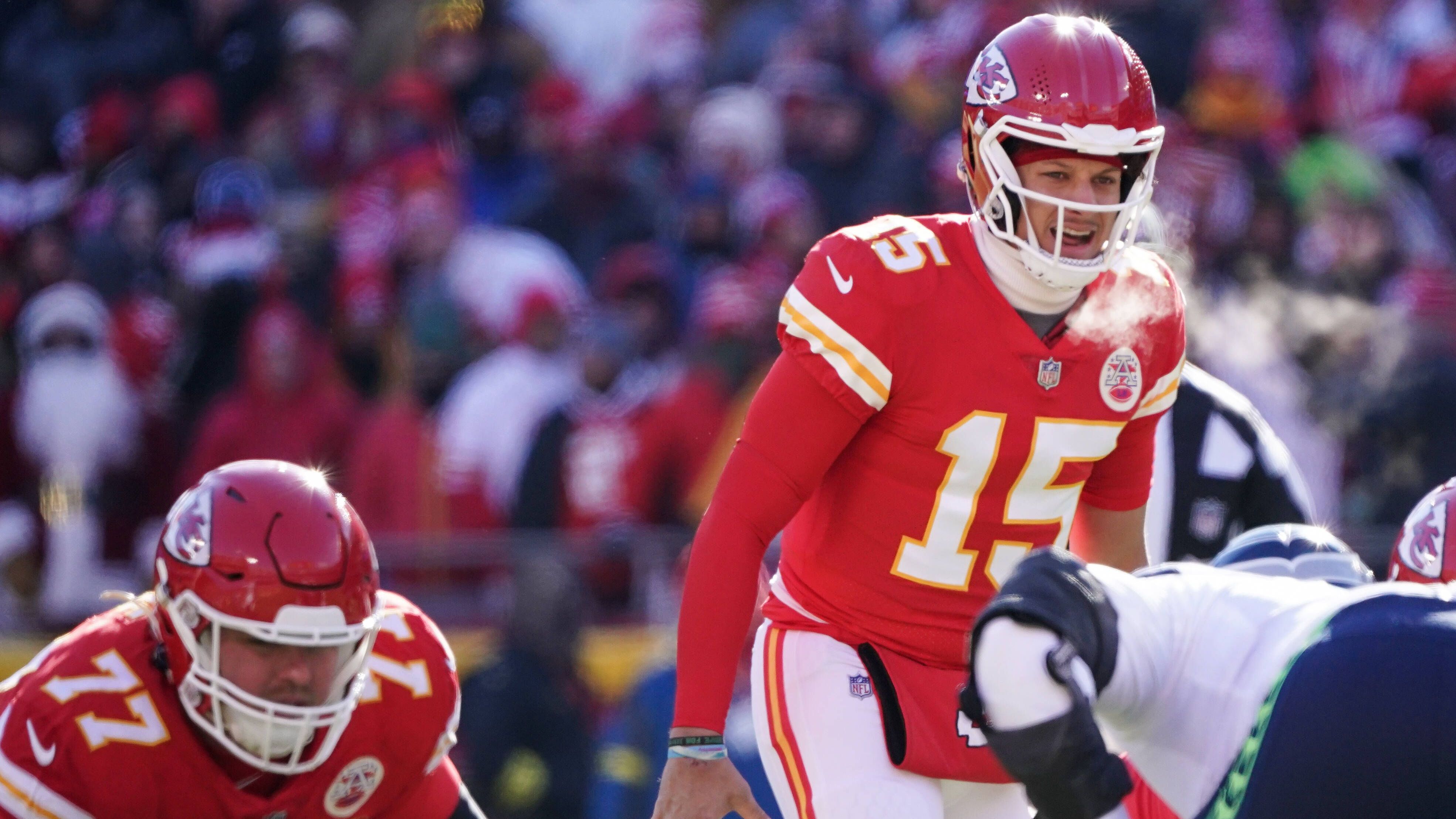 <strong>Die meisten Passing Yards (Regular Season)</strong><br>1. Platz: Patrick Mahomes, Quarterback, Chiefs - Quote von +275<br>2. Platz: Justin Herbert, Quarterback, Chargers - Quote von +600<br>Geteilter 3. Platz: Joe Burrow, Quarterback, Bengals - Quote von +900<br>Geteilter 3. Platz: Josh Allen, Quarterback, Bills - Quote von +900