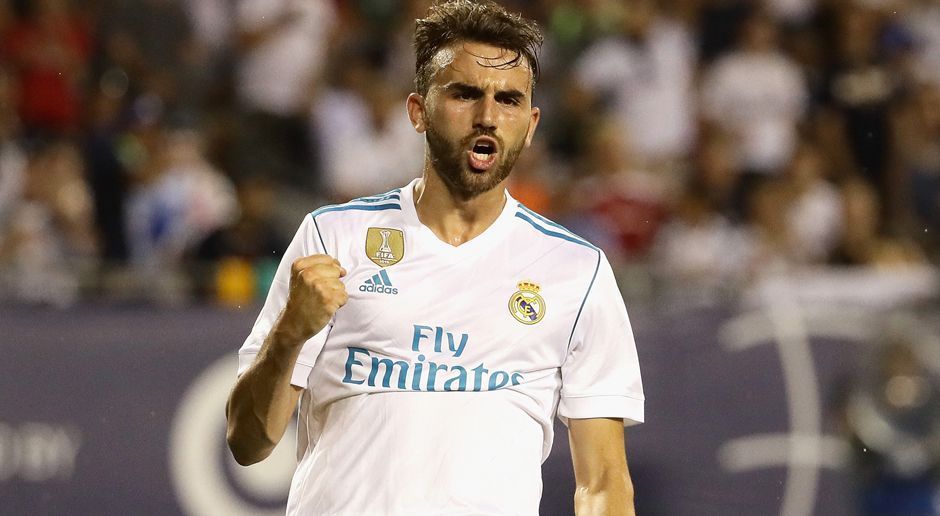 
                <strong>Borja Mayoral (Mittelstürmer)</strong><br>
                Borja Mayoral wurde vergangene Saison an den VfL Wolfsburg ausgeliehen. Kaum zurück, erzielte er seinen ersten Treffer für Madrids Starensemble: Für Karim Benzema in der Sturmspitze, gelang ihm ein Tor beim 3:1-Auswärtssieg gegen Real Sociedad. Trainer Zidane zeigte sich zufrieden: "Ein guter Spieler, jung, aber er ist hier und hat einen wichtigen Auftrag. Ich habe viel Spaß an ihm." Der 20-Jährige, der an Diabetes leidet, spielte seit 2007 in der Jugend der Hauptstädter. In Wolfsburg gelangen ihm zwei Tore. 
              