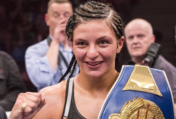
                <strong>Profidebüt mit 19 Jahren</strong><br>
                Christina Hammer kam am 12. September 2009 zu ihrem Boxprofidebüt gegen Melisa Koktar. 
              