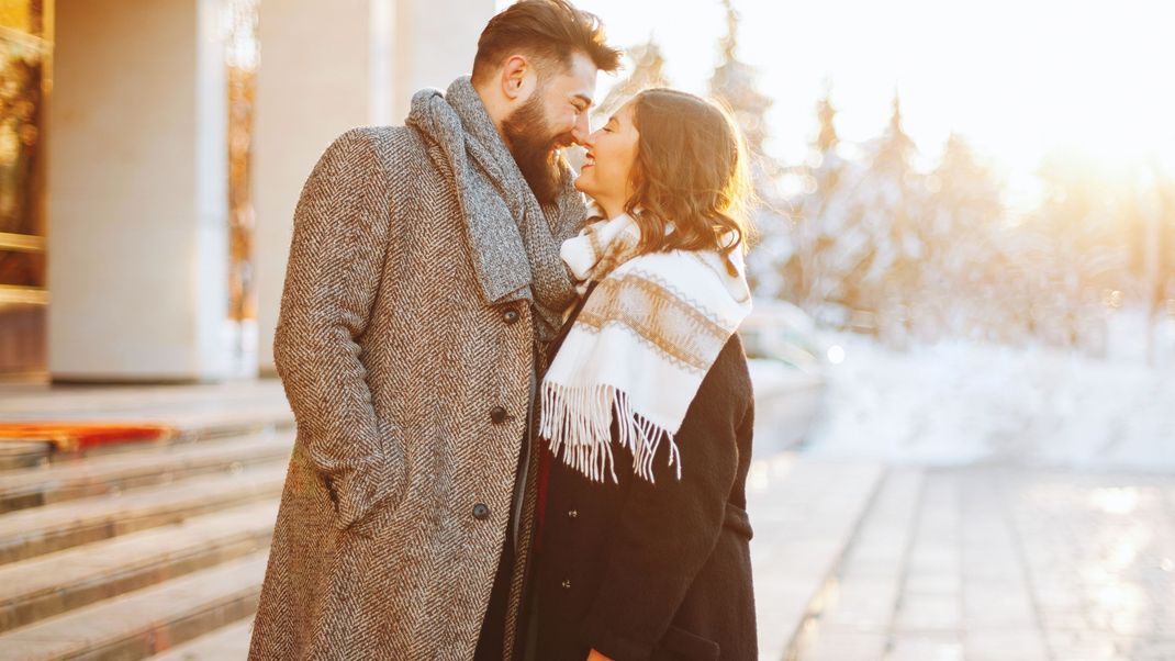 Ein paar Sternzeichen können sich diesen Winter in der Liebe besonders glücklich schätzen, diese Sternzeichen verlieben sich Hals über Kopf.