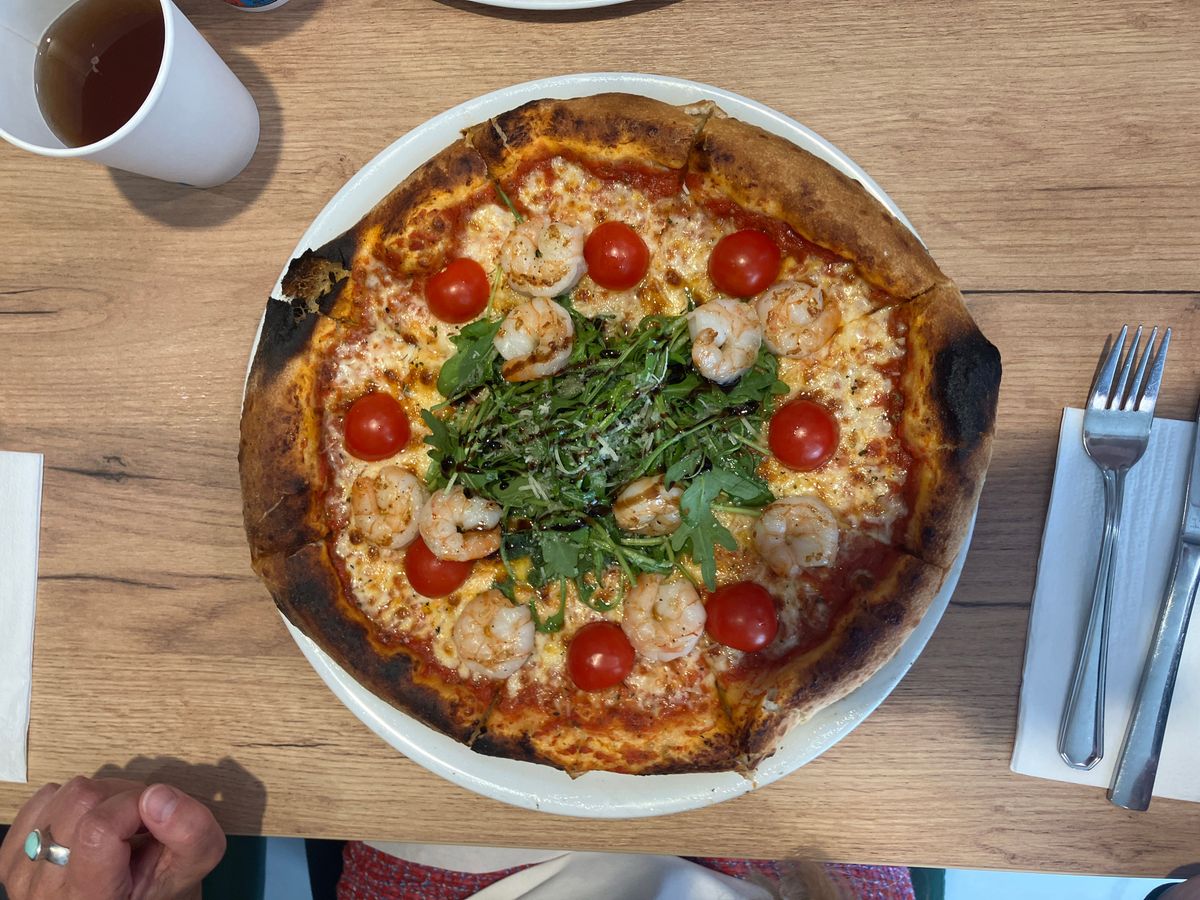 Spaghetti mit Gemüse, Venusmuscheln, Garnelen und Pulpo