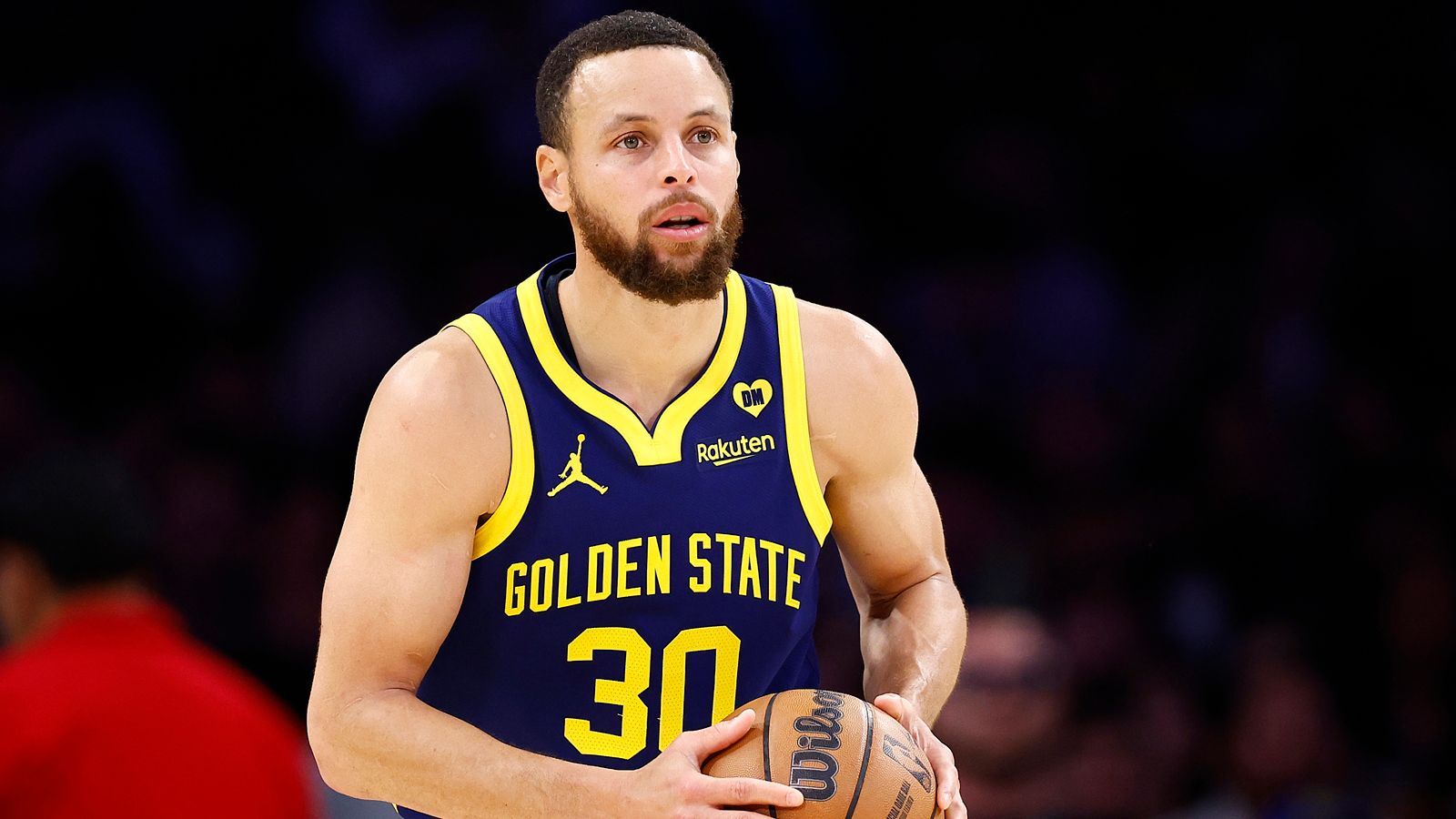 NBA 2024: Die Top-Verdiener pro Team<br>In der NBA sahnen die besten Spieler ordentlich ab! Wir schauen uns pro Team den Top-Verdiener an. Dabei geht es um das Jahresgehalt - ungerade Summen werden auf- oder abgerundet. <br><strong><em>Mi. ab 1:05 Uhr: <a data-li-document-ref="444760" href="https://www.ran.de/sports/nba-live-new-york-knicks-at-boston-celtics-auf-prosieben-joyn-rande-und-in-der-ran-app-444760">New York Knicks at Boston Celtics live auf ProSieben, Joyn, ran.de</a></em></strong><br>(Quelle: <em>spotrac.com, Stand: 18.10.2024)</em>