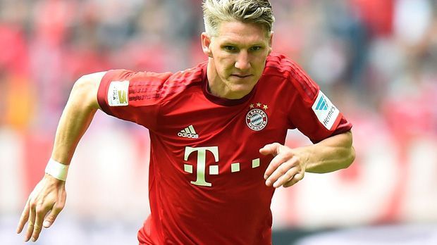 
                <strong>Bastian Schweinsteiger: 21 Millionen Euro </strong><br>
                Für rund die Hälfte gibt der FC Bayern München Bastian Schweinsteiger ab. Circa 21 Millionen Euro investieren die "Red Devils" für den Weltmeister.
              
