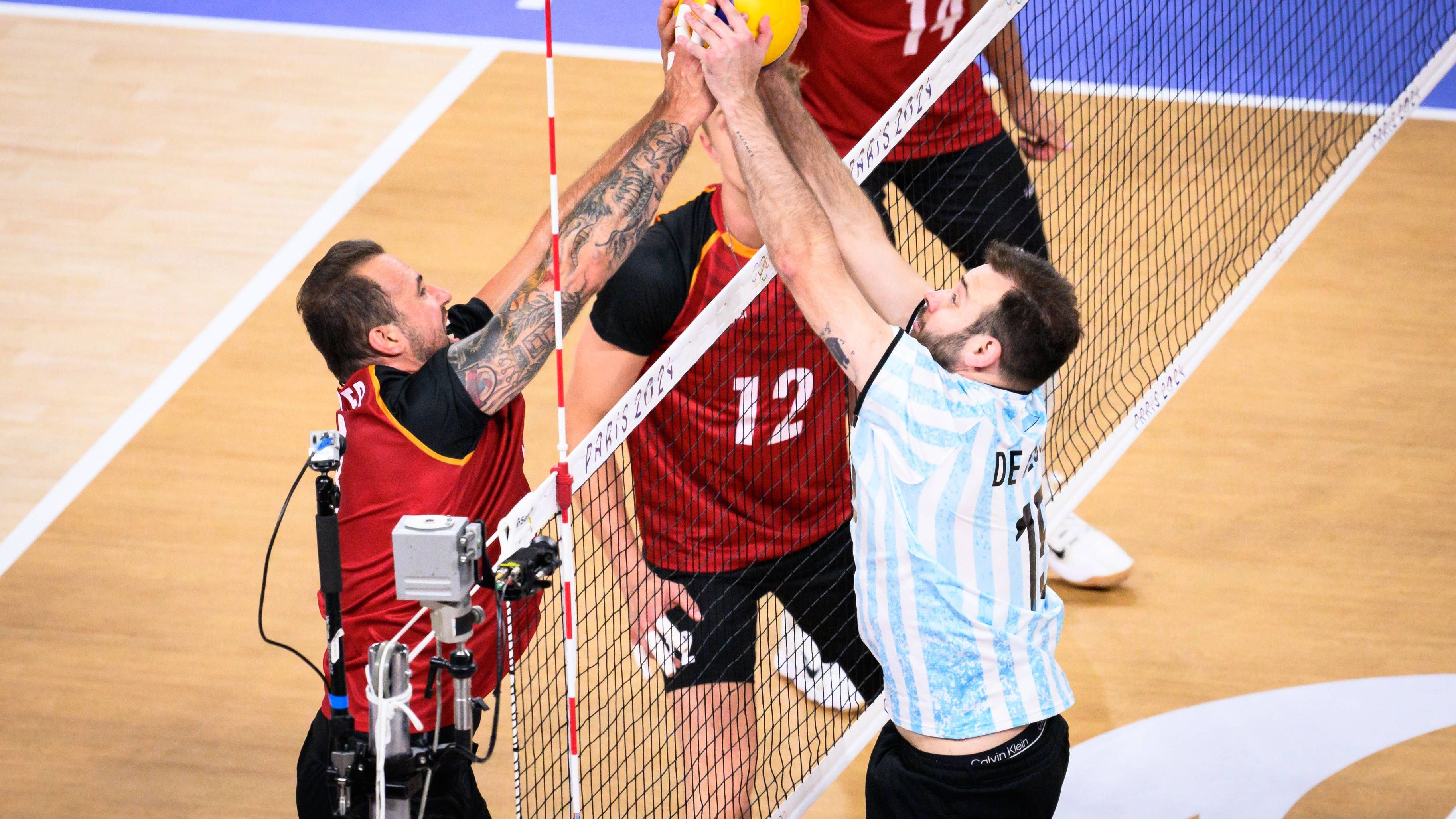 <strong>Olympia 2024: Die besten Bilder von Tag sieben</strong><br>Der deutsche Block steht! Die Volleyballer bezwingen Argentinien im dritten Vorrundenspiel mit 3:0 und stehen vorzeitig im olympischen Viertelfinale. Ein Erfolg, mit dem nicht unbedingt zu rechnen war.