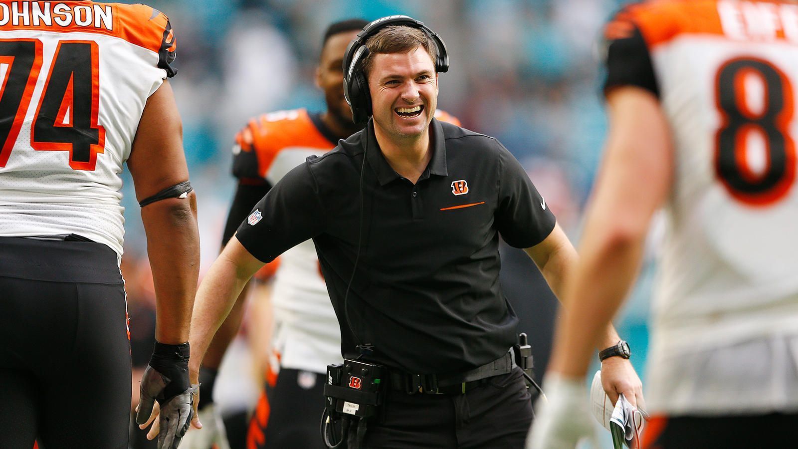 
                <strong>Cincinnati Bengals - Weichen auf Playoffs gestellt?</strong><br>
                Die Cincinnati Bengals krempeln ihren Kader mächtig um und holen Free Agents im Gesamtwert von knapp 145 Millionen US-Dollar. Ein Zeichen, dass die Zeit reif für Playoff-Football in Cincinnati ist? ran.de nimmt die Neuen der Bengals unter die Lupe.
              