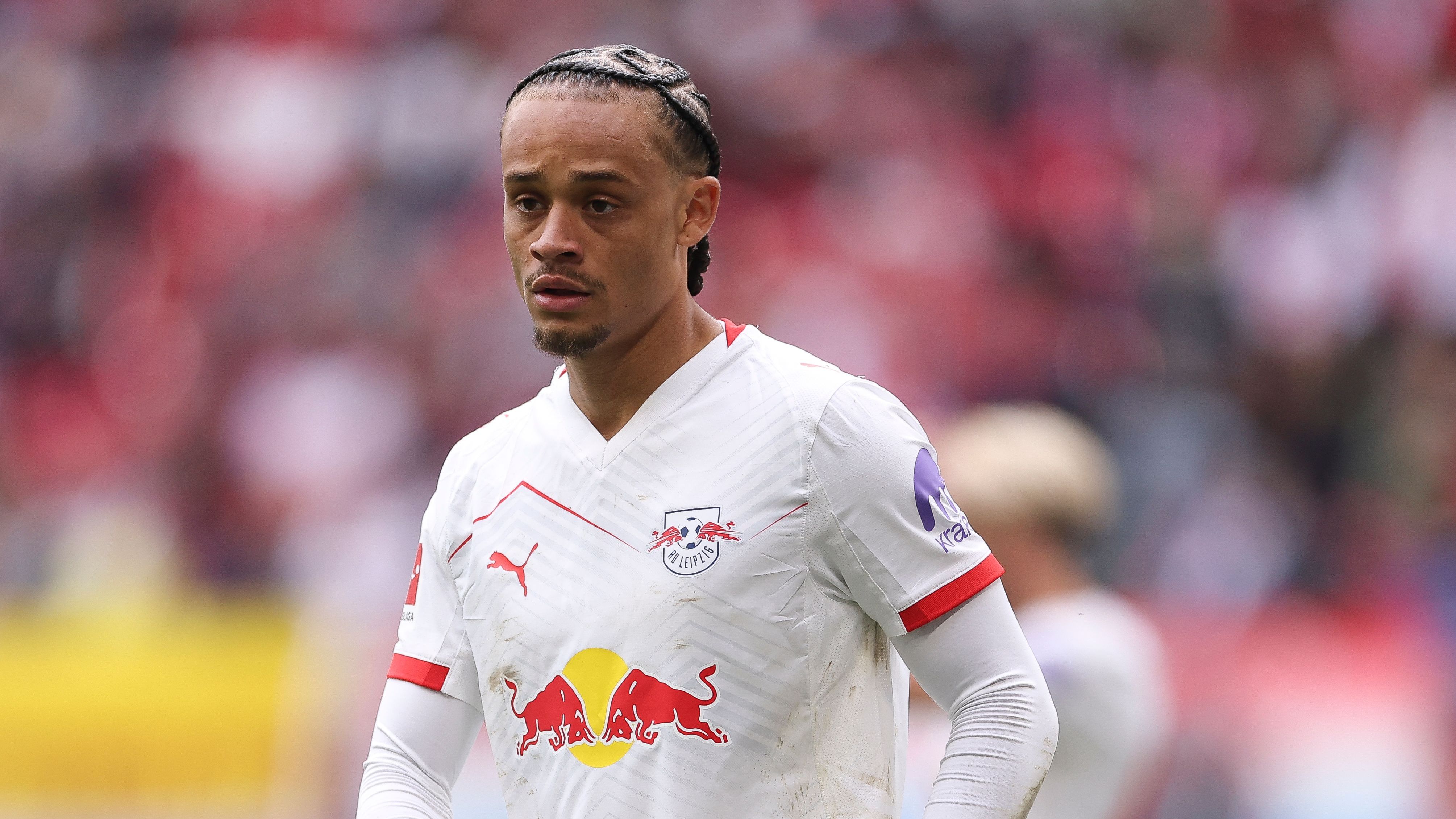 <strong>Xavi Simons (RB Leipzig)</strong><br>... dass Xavi Simons noch einmal für Leipzig aufläuft, ist unwahrscheinlich. Rasenballsport hat in der vergangenen Saison die internationalen Plätze verpasst, deswegen hat der Niederländer laut "The Athletic" bereits einen Wechselwunsch bei den Verantwortlichen hinterlegt. Demnach fordern die Leipziger mindestens 70 Millionen Euro für den vielseitigen Offensivmann.