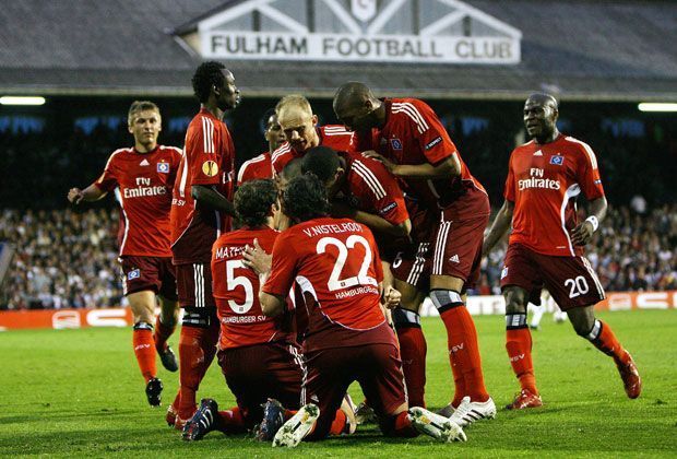
                <strong>April 2010</strong><br>
                Der Hamburger SV spielt Europa League, scheitert erst im Halbfinale am FC Fulham mit 0:0 und 1:2.
              