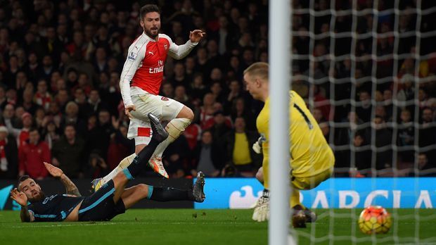 
                <strong>Torwart: Joe Hart.</strong><br>
                Joe Hart: Chancenlos bei Walcotts Führungstor, beim 0:2 getunnelt. Zwei Schüsse auf sein Tor, zwei Gegentreffer. Rettete City in Hälfte zwei zweimal vor dem vorzeitigen K.o. ran-Note: 2
              