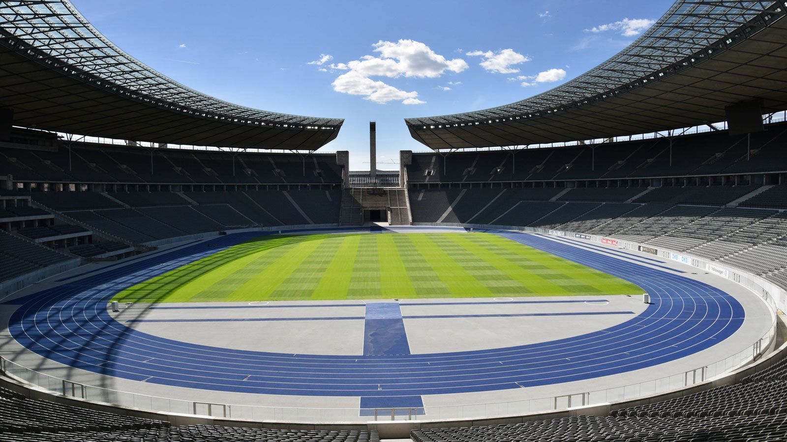 
                <strong>Hertha BSC</strong><br>
                Stadion: OlympiastadionKapazität: 74.649Vorgehen: Vorerst kein Dauerkartenverkauf geplant, Verkauf startet erst, wenn Vollbetrieb gesichert ist; Plätze der Dauerkarteninhaber bleiben reserviert
              