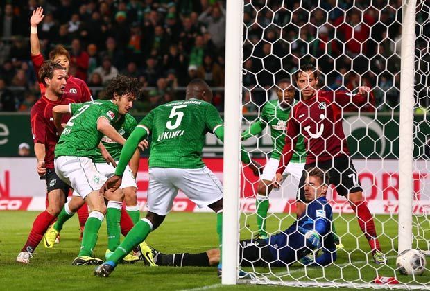 
                <strong>Werder Bremen - Hannover 96 3:2</strong><br>
                Nach der 90. Spielminute ist Santiago Garcia der Held in Bremer Reihen. Der Linksverteidiger erzielt nach einem Freistoß von Aaron Hunt im Gestocher den 3:2-Siegtreffer
              