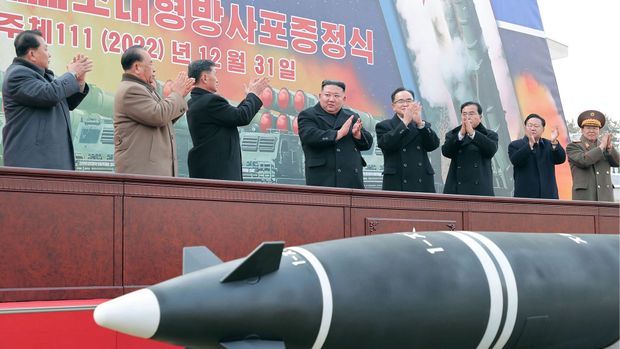 Nordkoreas Diktator Kim bei einer Waffen-Zeremonie