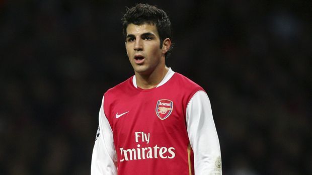 
                <strong>Casc Fabregas (2006)</strong><br>
                2006: Cesc Fabregas. Der 28-Jährige spielte in seiner Karriere bei drei europäischen Top-Klubs: FC Arsenal, FC Barcelona und FC Chelsea. Mit den "Gunners" wurde er 2005 englischer Pokalsieger und mit Barca dreifacher spanischer Super-Pokalsieger, sowie spanischer Meister 2013. Mit seinem aktuellen Klub Chelsea ist er amtierender englischer Meister. Zudem gewann er 2010 mit Spanien die Weltmeisterschaft und 2008, sowie 2012 die Europameisterschaft. 
              