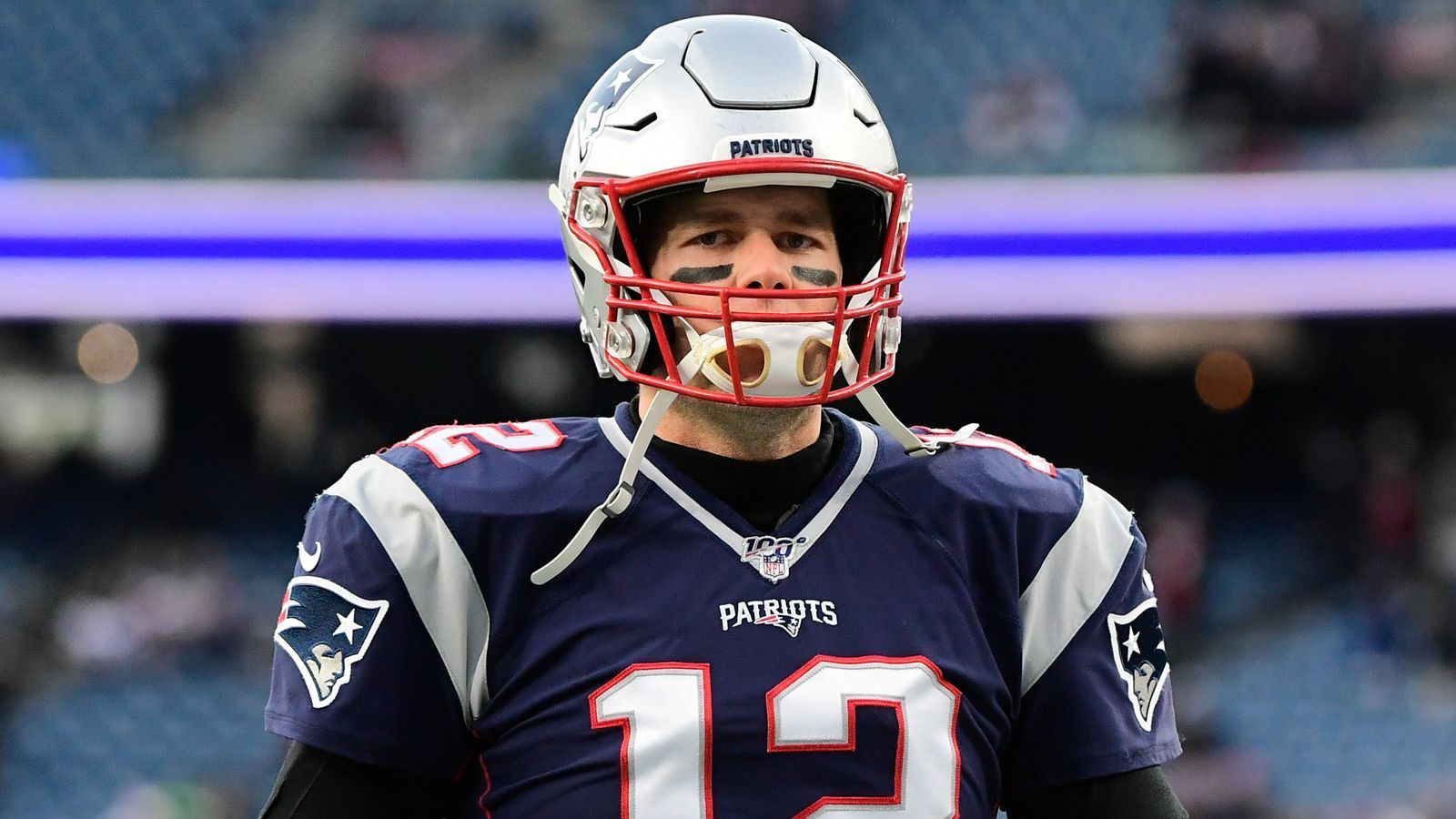 
                <strong>Passer Rating (mind. 75 Versuche): Tom Brady</strong><br>
                1. Tom Brady (seit 2000, New England Patriots, Tampa Bay Buccaneers) 121,8 -2. Kirk Cousins (seit 2012, Washington Football Team, Minnesota Vikings) 110,8 -3. Brett Favre (1991 - 2010, Atlanta Falcons, Green Bay Packers, New York Jets, Minnesota Vikings) 110,5
              