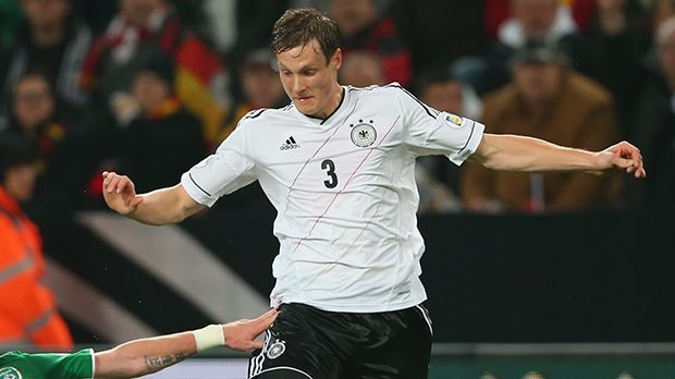 
                <strong>Marcell Jansen (WM 2014)</strong><br>
                Marcell Jansen (WM 2014): Von 2006 bis 2010 vertrat Jansen bei allen drei großen Turnieren die deutschen Farben. Im Anschluss fand er zwar für fast drei Jahre keine Beachtung in der Nationalelf, wurde für die Weltmeisterschaft 2014 wieder für den vorläufigen Kader nominiert. Am Ende schaffte er den Sprung ins endgültige Aufgebot nicht.
              