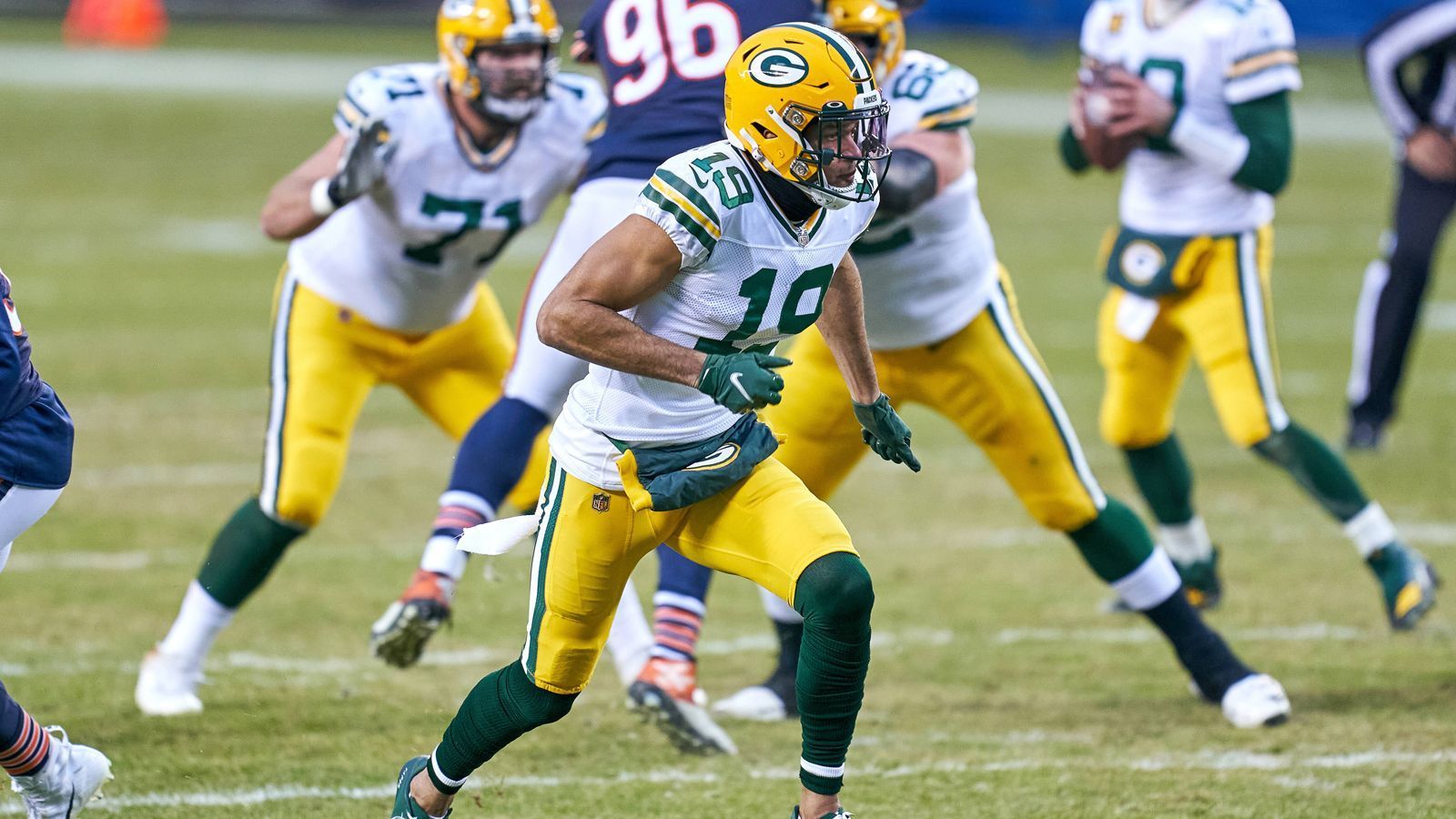 
                <strong>Week 2: Equanimeous St. Brown, Lucas Patrick - Chicago Bears at Green Bay Packers</strong><br>
                Gleich zweimal darf der Deutsch-Amerikaner Equanimeous St. Brown mit seinem neuen Team beim alten Arbeitgeber antreten. Das Duell Bears vs. Packers hat aufgrund der langen Rivalität natürlich eine gewisse Brisanz, dementsprechend motiviert dürfte EQ sein. Auch O-Liner Lucas Patrick kommt in den Genuss der Revanche gegen den Ex-Klub. 
              