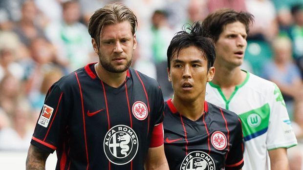 
                <strong>Eintracht Frankfurt - zehn auslaufende Verträge</strong><br>
                Eintracht Frankfurt - zehn auslaufende Verträge: Marco Russ, Makoto Hasebe, Änis-Ben Hatira, Constant Djakpa, Sonny Kittel, Johannes Flum, Kaan Ayhan (Leihe beendet), Yannick Zummack, Emil Balayev, Nico Rinderknecht.
              