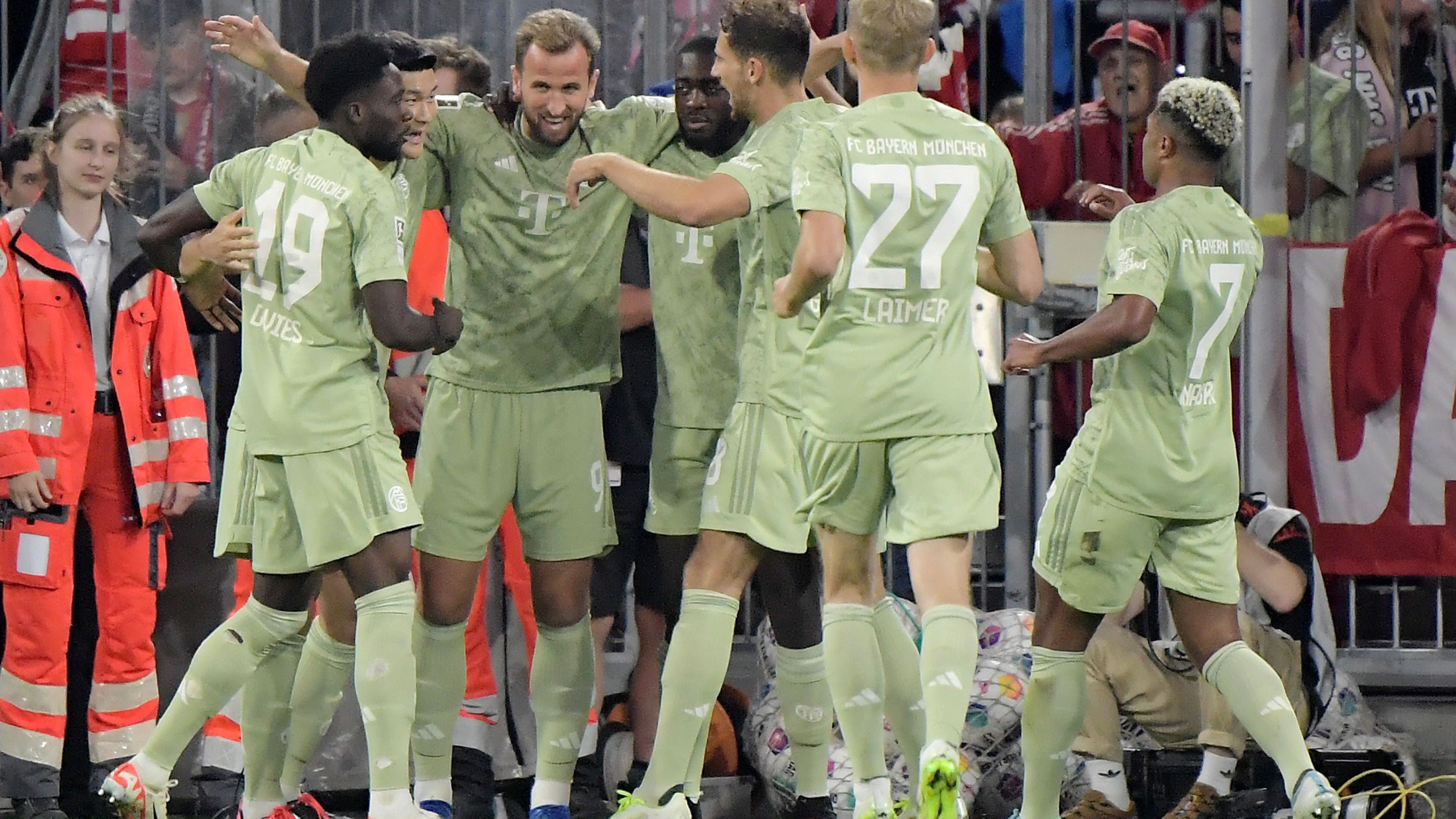 <strong>FC Bayern</strong><br>Es ist keine Frage, dass die Bayern natürlich auch in die Liste der Favoriten gehören. Doch es gibt ein großes Problem: Der Kader hat zwar die Qualität, um eine wichtige Rolle zu spielen, könnte aber auf lange Sicht tatsächlich zu dünn sein, wie Thomas Tuchel bemängelt(e). Mit der Verpflichtung von Harry Kane hat der Rekordmeister klargestellt, was er vorhat: Im Konzert der Großen mit den Ton angeben.