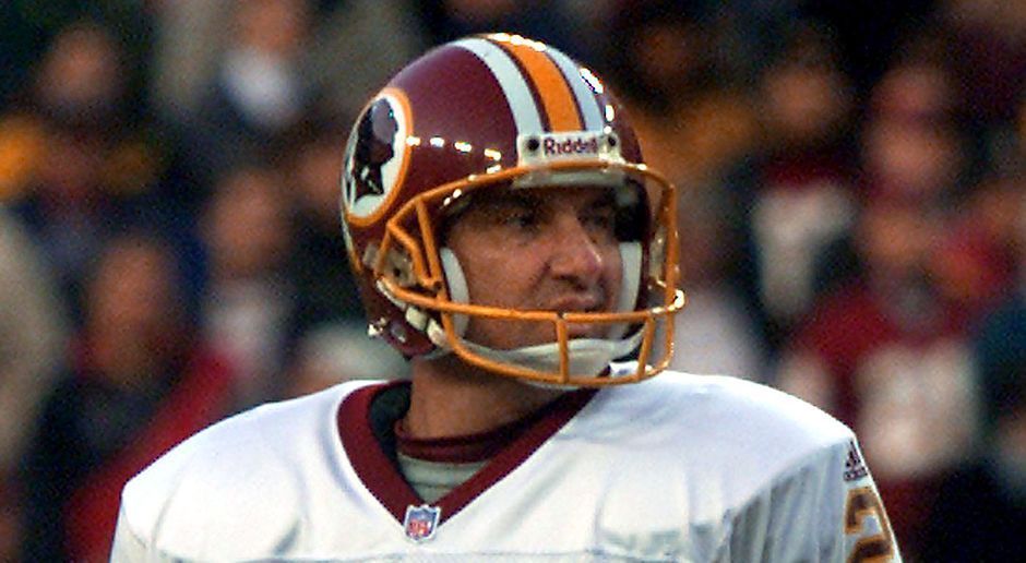 
                <strong>Platz 8: Eddie Murray (Kicker) - 44 Jahre</strong><br>
                Letztes Team: Washington Redskins (2000).Eddie Murray gewann mit den Dallas Cowboys 1994 den Super Bowl, wurde sechs Mal zum All Pro gewählt und erzielte in seiner Karriere als NFL-Kicker insgesamt 1.594 Punkte. Im Alter von 44 Jahren beendete "Money"-Murray seine Karriere bei den Washington Redskins.
              