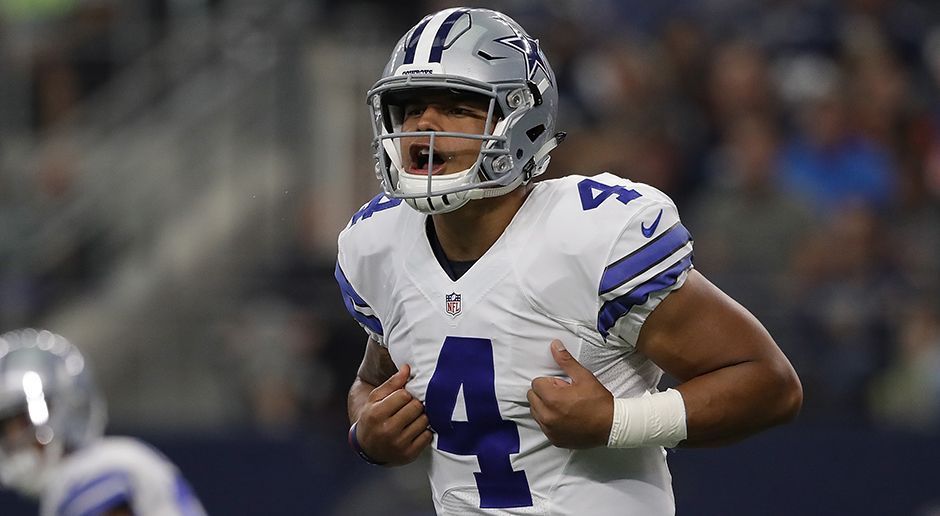 
                <strong>Dak Prescott</strong><br>
                Es ist tatsächlich geschafft. Rookie Dak Prescott bricht während des Spiels gegen die Green Bay Packers in Week 6 den Rekord von Tom Brady. Der Quarterback startet seine Karriere mit spielübergreifend 162 Passversuchen, ohne eine Interception zu werfen. Prescott steht vor dem Spiel bei 155 Passversuchen und zieht bereits im ersten Viertel an Brady vorbei. Nach 176 Passversuchen ist dann Schluss. Ende des dritten Viertels beendet Packers-Safety Morgan Burnett mit einer Interception die Serie von Prescott.
              