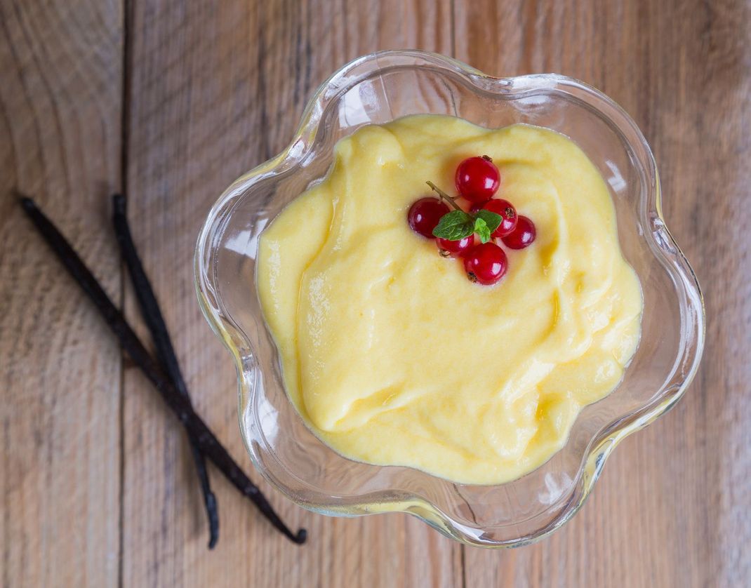 Vanillepudding mit Spekulatius? Na klar! Wenn's mal schnell gehen muss, eine leckere Alternative zu einem aufwendigen Rezept.