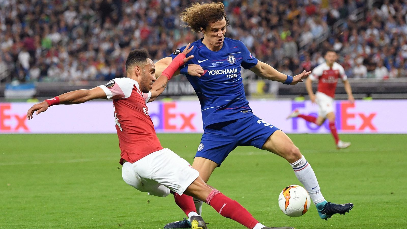 
                <strong>David Luiz</strong><br>
                Chelsea beginnt sehr defensiv und geht offensiv lange Zeit kein Risiko ein. Dadurch ist der Brasilianer viel am Ball im Aufbauspiel. Im Kopfballspiel gewohnt dominant. Kann Arsenals Stürmer um Lacazette und Aubameyang weitestgehend aus dem Spiel nehmen. ran-Note: 2
              