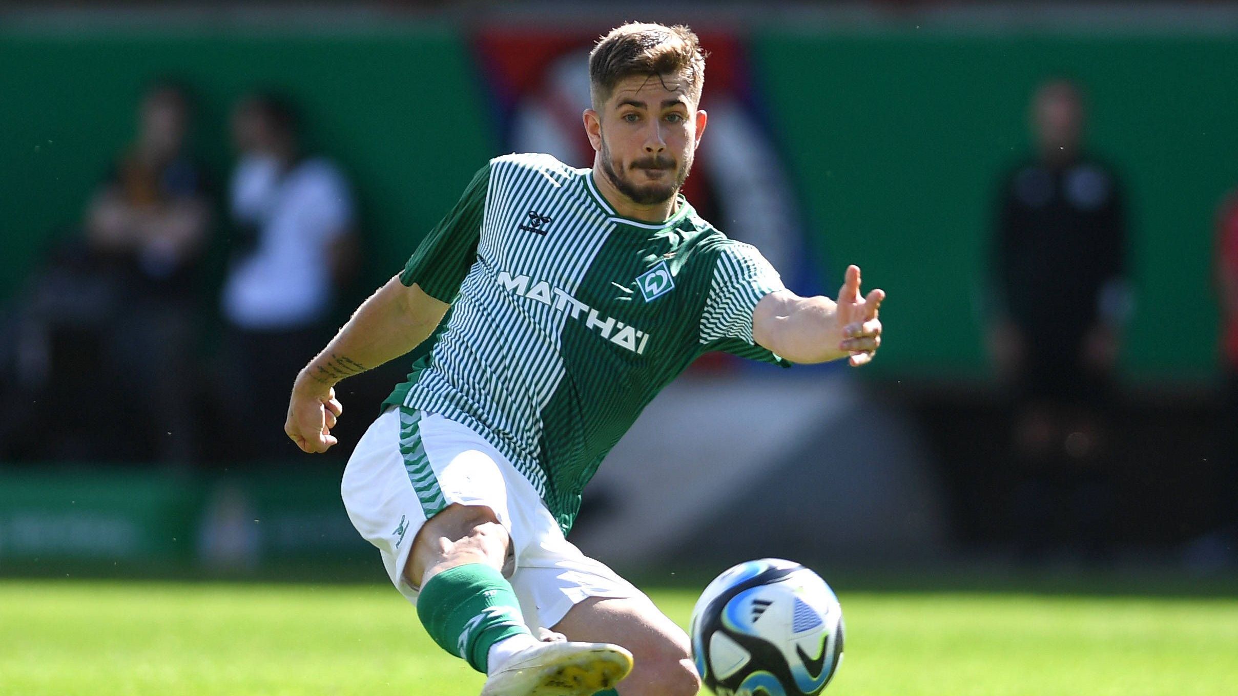 <strong>Romano Schmid (Werder Bremen)</strong><br> Nach 68 Minuten wird Schmid eingewechselt, nimmt aber kaum am Spielgeschehen teil. <strong>ran-Note: 4</strong>