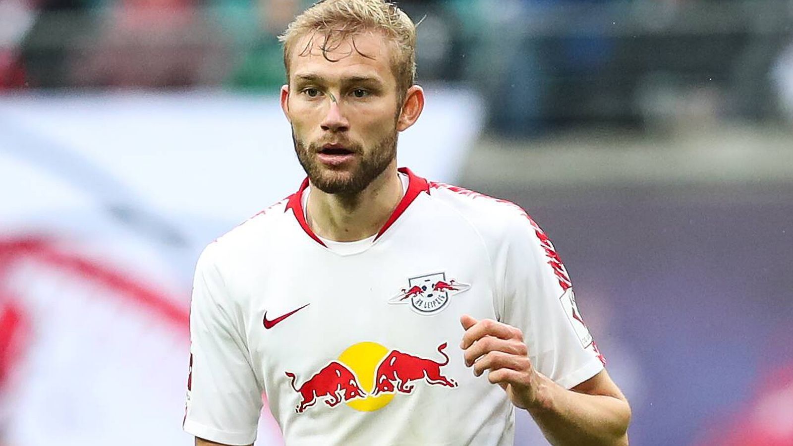 
                <strong>Konrad Laimer (RB Leipzig)</strong><br>
                Nach einer guten Stunden ersetzt er Adams und wird defensiv gefordert. Eine höchst undankbare Aufgabe für den nimmermüden Österreicher. ran-Note: 3
              