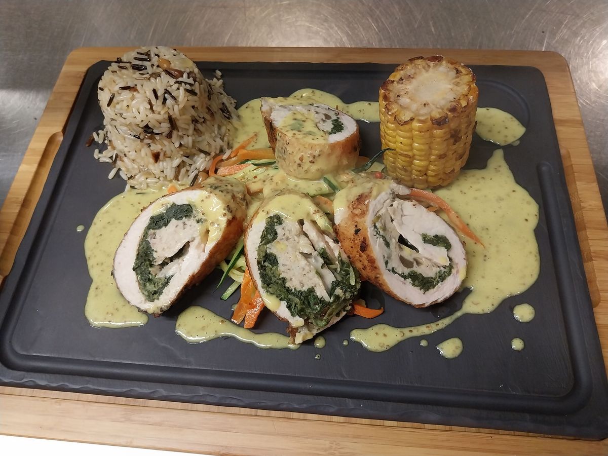 Rezept und Zubereitung: Wirsingroulade mit Tomaten-Schmand