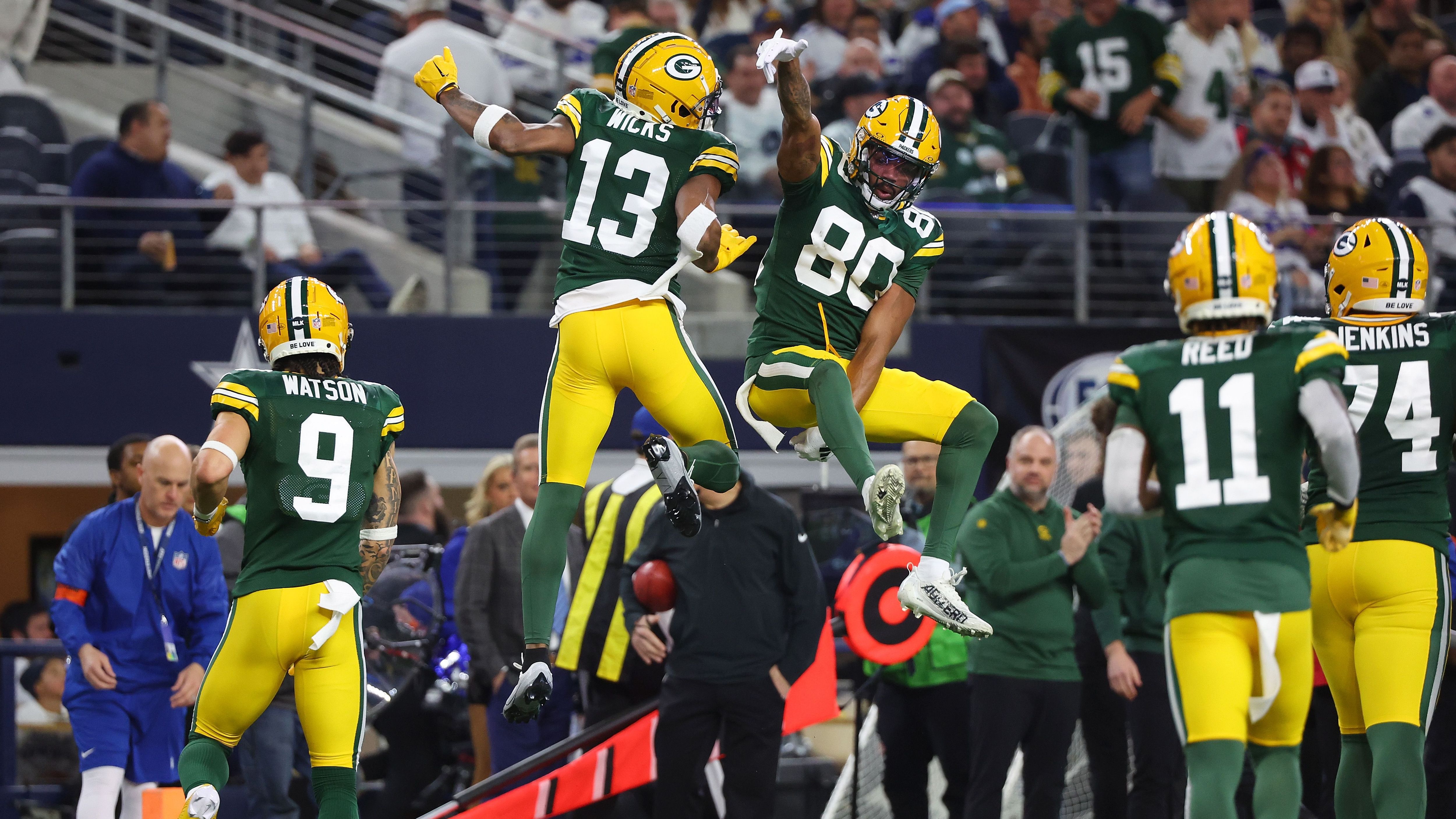 <strong>Green Bay Packers at Dallas Cowboys 41:7</strong><br>Die Packers stürzen die Cowboys in eine handfeste Krise. Besonders die Defense um Ex-Cowboy Micah Parsons setzt Dak Prescott massiv unter Druck, während Jordan Love nach der peinlichen Niederlage gegen die Browns in der Vorwoche seinen Frust von der Seele spielt. Cowboys-Receiver George Pickens wird wegen einer Unsportlichkeit bereits im ersten Quarter vom Feld gestellt, sodass Dallas ohne beide Top-Receiver auskommen muss, da CeeDee Lamb verletzungsbedingt fehlt.