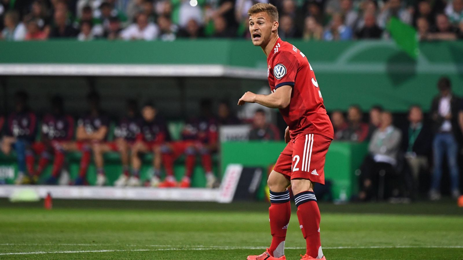 
                <strong>Joshua Kimmich (Bayern München)</strong><br>
                Sehr bissig und laufstark, dazu auch offensiv sehr agil, immer wieder mit gefährlichen Vorstößen. ran-Note: 3
              