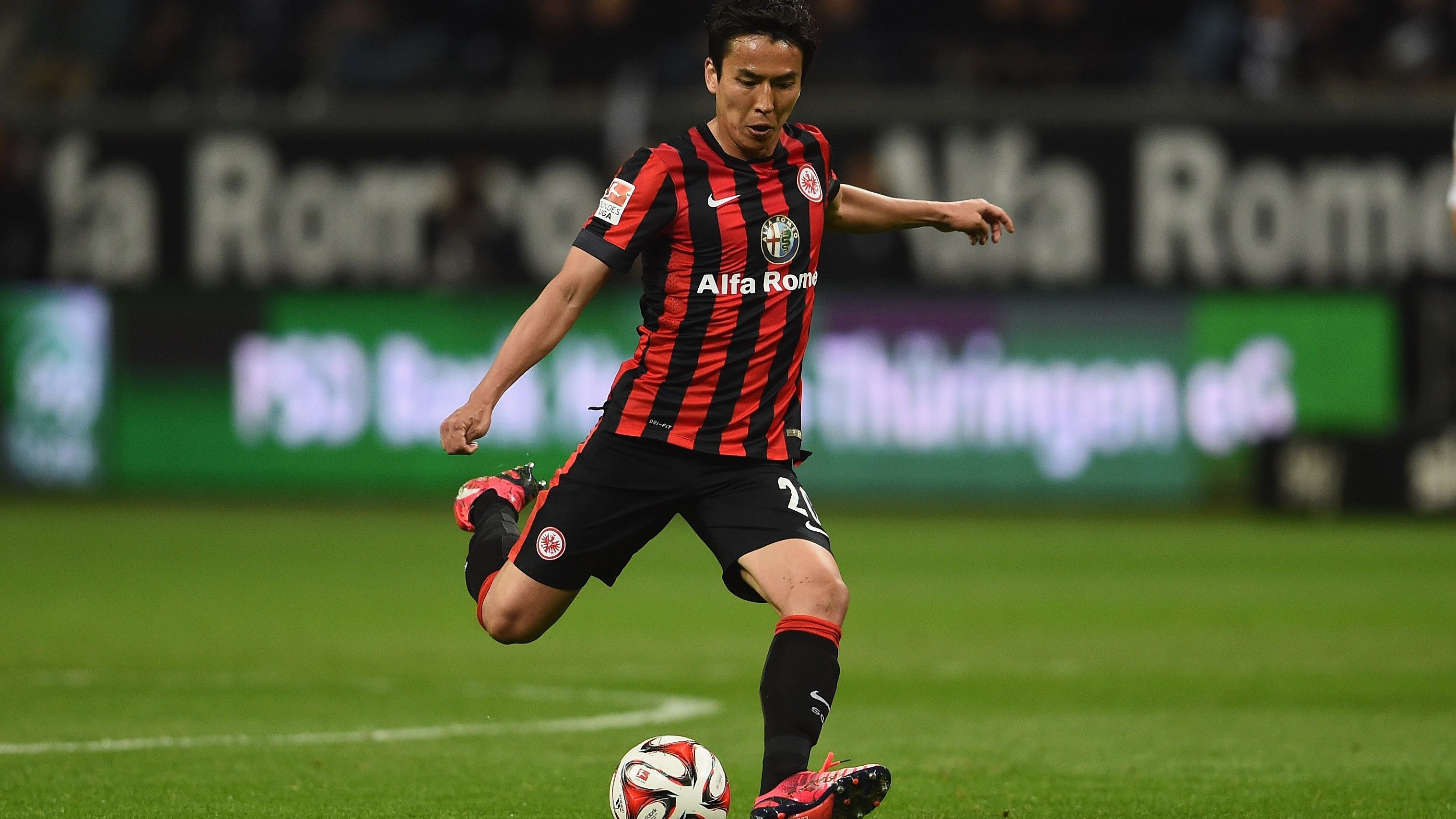 <strong>Platz 16: Eintracht Frankfurt<br></strong>Umsatz 2022/23: 294 Millionen Euro (+8 Millionen zur Vorsaison)