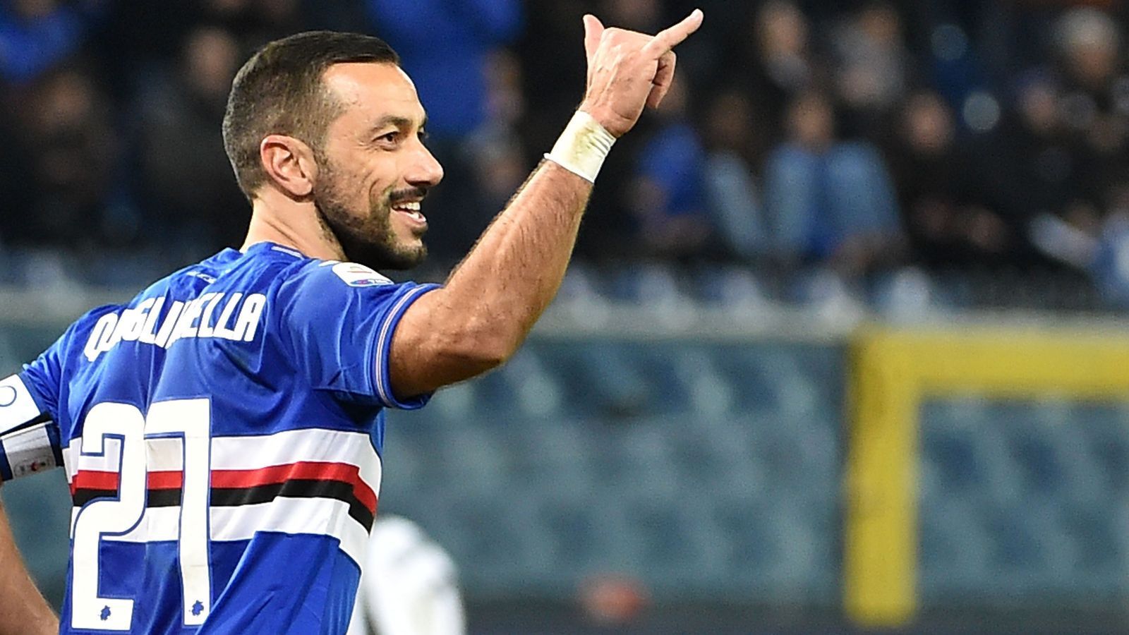 
                <strong>Italien: Fabio Quagliarella - 11 Spiele</strong><br>
                Rekord eingestellt mit 35, alleiniger Rekordhalter mit 36? Routinier Fabio Quagliarella hat Sampdoria Genua mit seinen beiden Toren gegen Udinese am 21. Spieltag der Serie A nicht nur einen weiteren Sieg gesichert - er hat sich damit auch in die Geschichtsbücher des italienischen Fußballs eingetragen. Es war das elfte Spiel in Folge, in dem der Stürmer traf.
              