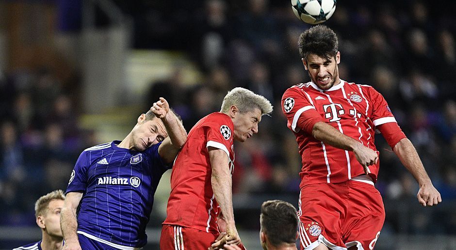 
                <strong>Javi Martinez (FC Bayern München)</strong><br>
                Der Defensiv-Allrounder ersetzt Robben und lässt sich vom Phlegma der Teamkollegen anstecken. Erst mit einem deutlich zu hoch angesetzten Kopfball Mitte der zweiten Hälfte meldet sich der Spanier so richtig im Spiel an, wenig später nickt er knapper vorbei. ran-Note: 4
              