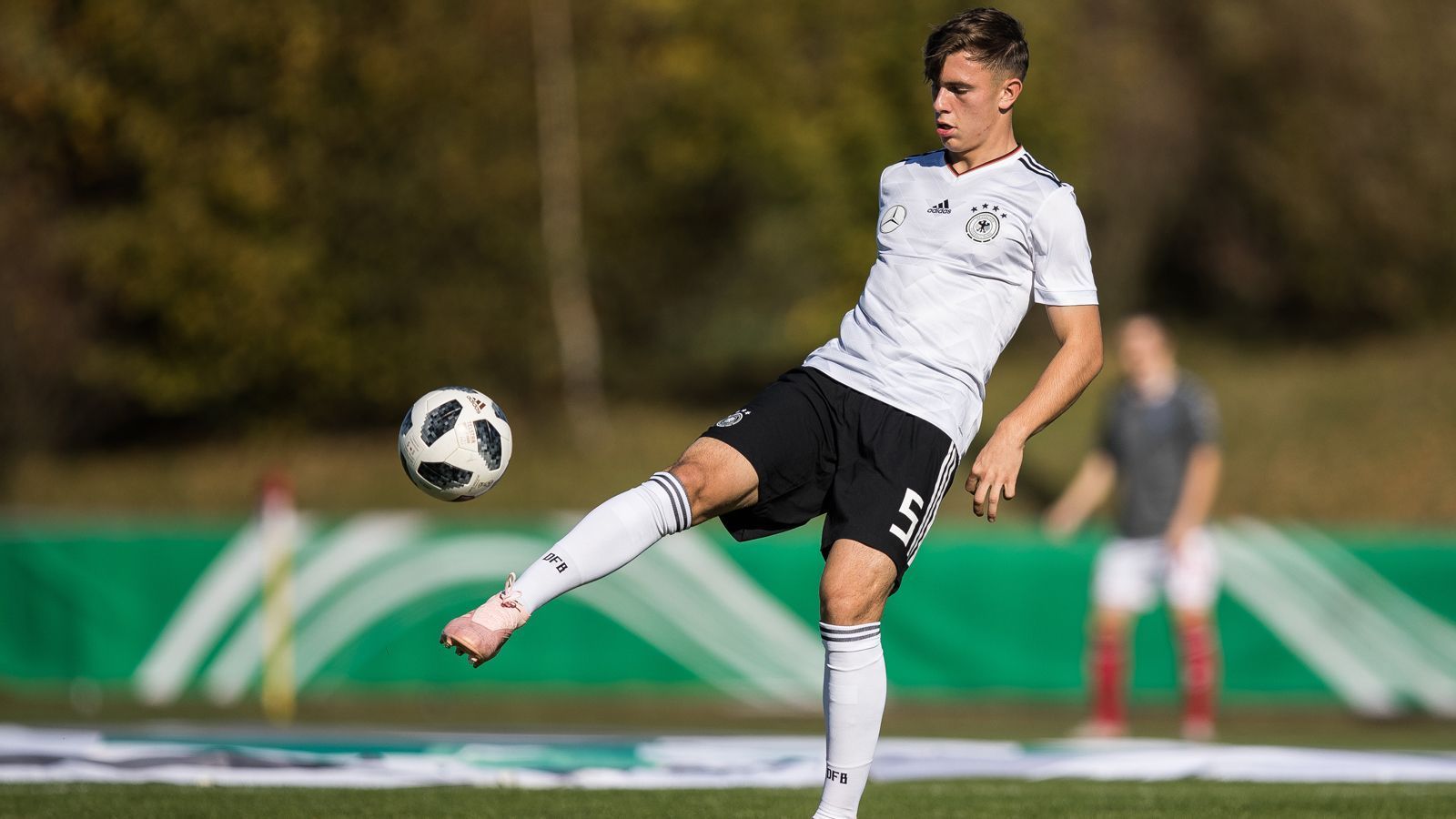 
                <strong>Adrien Koudelka</strong><br>
                Position: AbwehrAlter: 16 JahreVerein: FC AugsburgU17-Länderspiele: 8/0 Tore
              