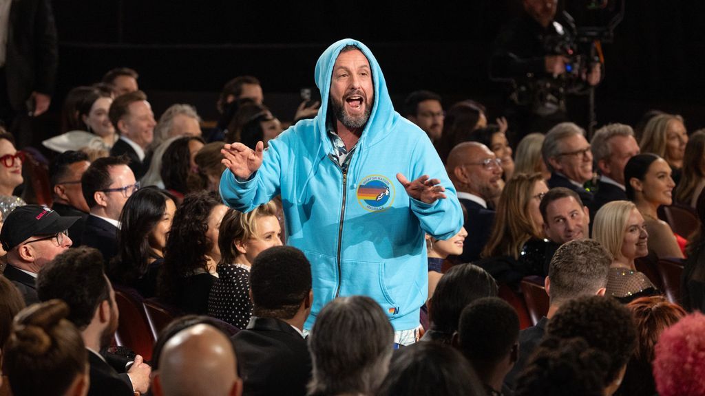 Oscars 2025: Adam Sandler bringt Fans mit seinem Schlabber-Look zum Lachen