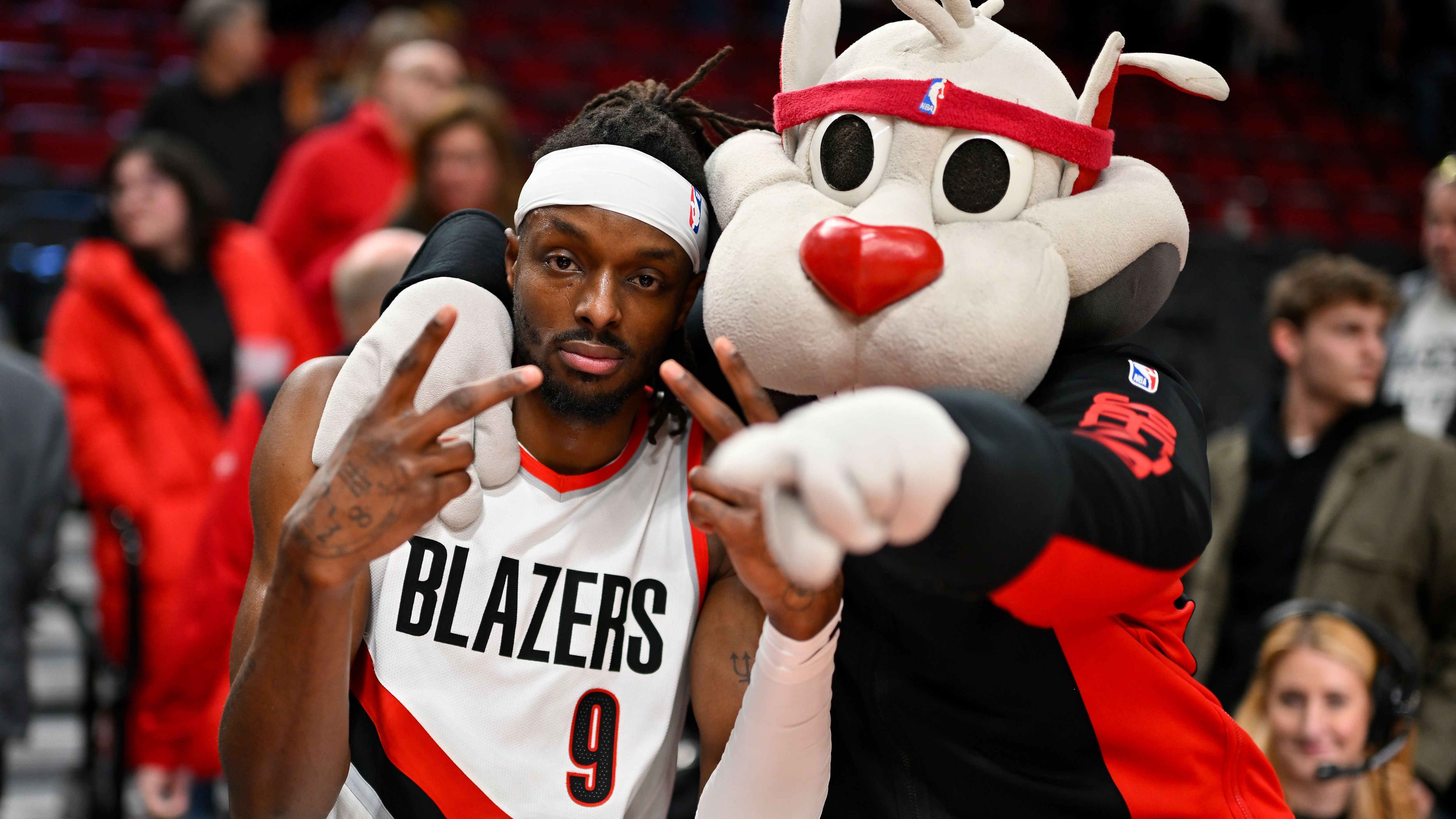 <strong>26.</strong> <strong>Portland Trail Blazers (zuvor Rang 26, 15:33)</strong><br>Die vielleicht beste Woche der Blazers-Saison. Zwei Titelkandidaten aus dem Osten wurden besiegt. Erst Philly (+26), dann die Bucks (+3). Besonders der Erfolg gegen Rückkehrer Lillard wird den Portland-Fans geschmeckt haben. Die Blazers überraschten in den letzten Tagen vor allem mit einer soliden Offensive.