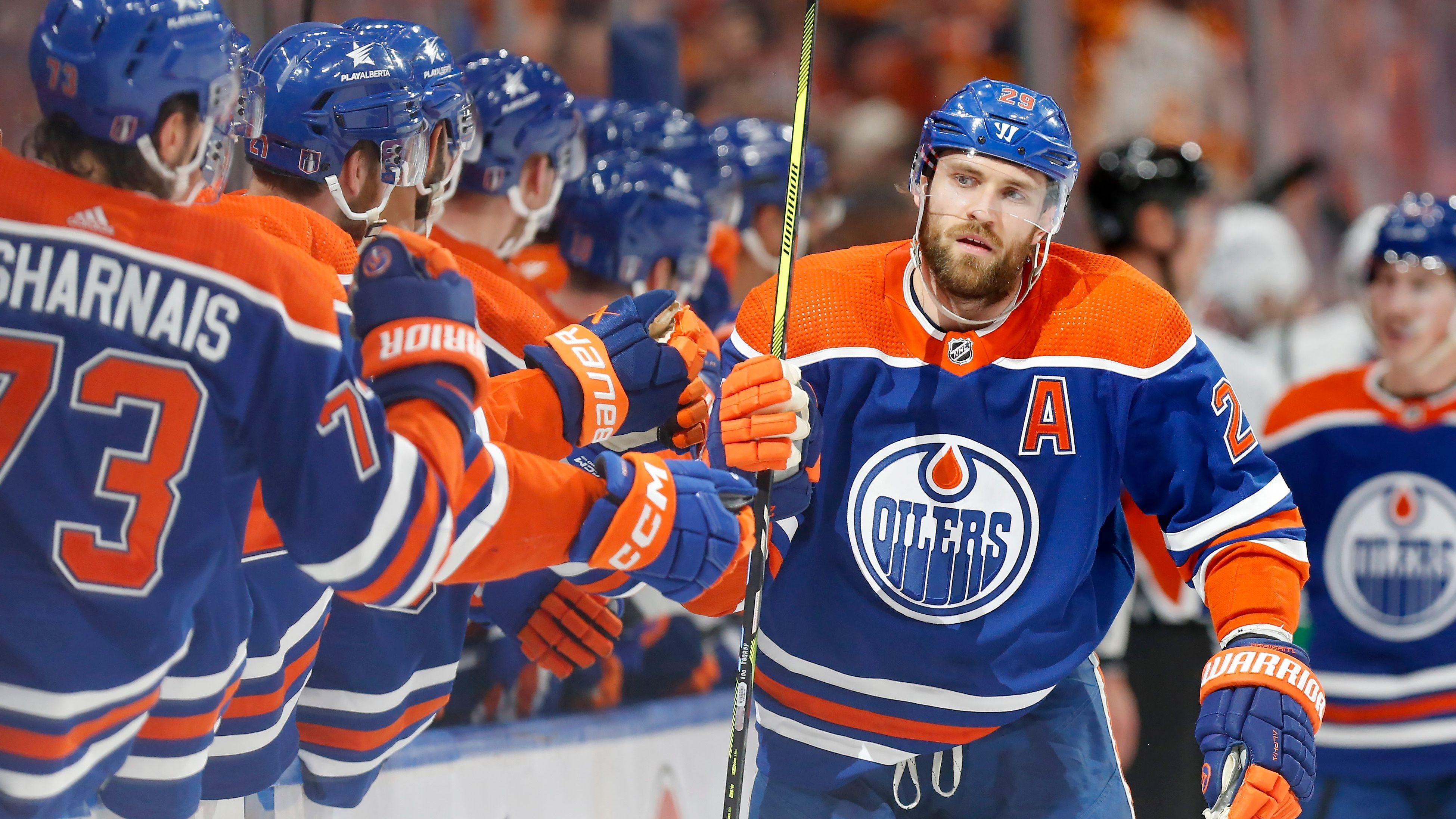 <strong>Die deutschen Finalisten in NFL, NHL, NBA, MLS</strong><br>Leon Draisaitl steht mit den Edmonton Oilers erstmals im Stanley-Cup-Finale der NHL (<a href="https://www.ran.de/sports/eishockey/nhl/news/nhl-playoffs-live-uebertragungen-im-free-tv-auf-prosieben-maxx-im-livestream-auf-joyn-und-rande-in-der-ran-app-84577">live auf ProSieben MAXX, Joyn und ran.de</a>). Damit reiht er sich ein in einen illustren Kreis von deutschen Profis in Nordamerika, die es dort im Eishockey, Basketball, American Football und Fußball in Finalspiele der Profiligen geschafft haben.