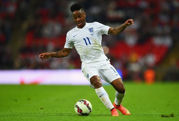 
                <strong>Raheem Sterling (England)</strong><br>
                Mit gerade einmal 19 Jahren ist Raheem Sterling in England aktuell einer der begehrtesten Spieler. In Englands A-Nationalelf ist er eine Option für die rechte Seite und läuft deshalb seit 2012 nicht mehr für die U21 auf.
              