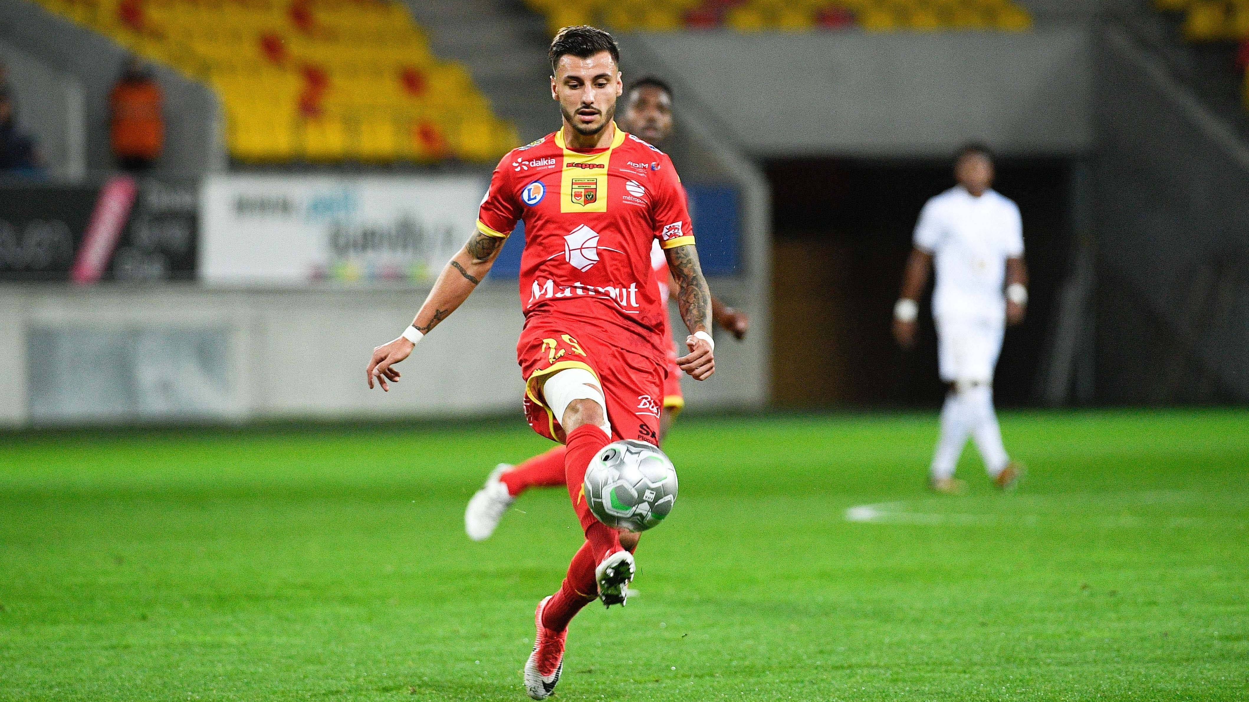 <strong>Quevilly Rouen holt Spätstarter Clauss</strong><br>Neue Saison, neue Liga - so lautete die Devise für Clauss auch 2017, als er zum Zweitligisten Quevilly wechselte. Mit dem Team aus der Normandie stieg Clauss zwar umgehend wieder ab, sein persönlicher Aufstieg ging aber weiter - in Deutschland. Mit acht Torvorlagen bei 29 Zweitliga-Einsätzen machte Clauss Arminia Bielefeld auf sich aufmerksam.&nbsp;