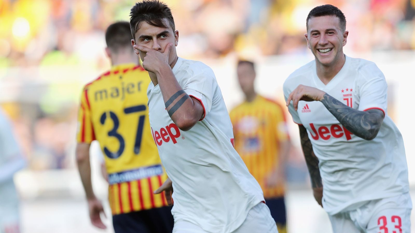 
                <strong>Freitag, 26. Juni 2020</strong><br>
                Gleich dreimal heißt es am Freitag Groß gegen Klein: Titelaspirant Juventus trifft auf Kellerkind Lecce. In Spanien empfängt Champions-League-Kandidat FC Sevilla das abstiegsgefährdete Real Valladolid von Besitzer Ronaldo. Und in der 3. Liga hat der gesicherte KFC Uerdingen den um den Klassenerhalt kämpfenden Chemnitzer FC zu Gast.
              