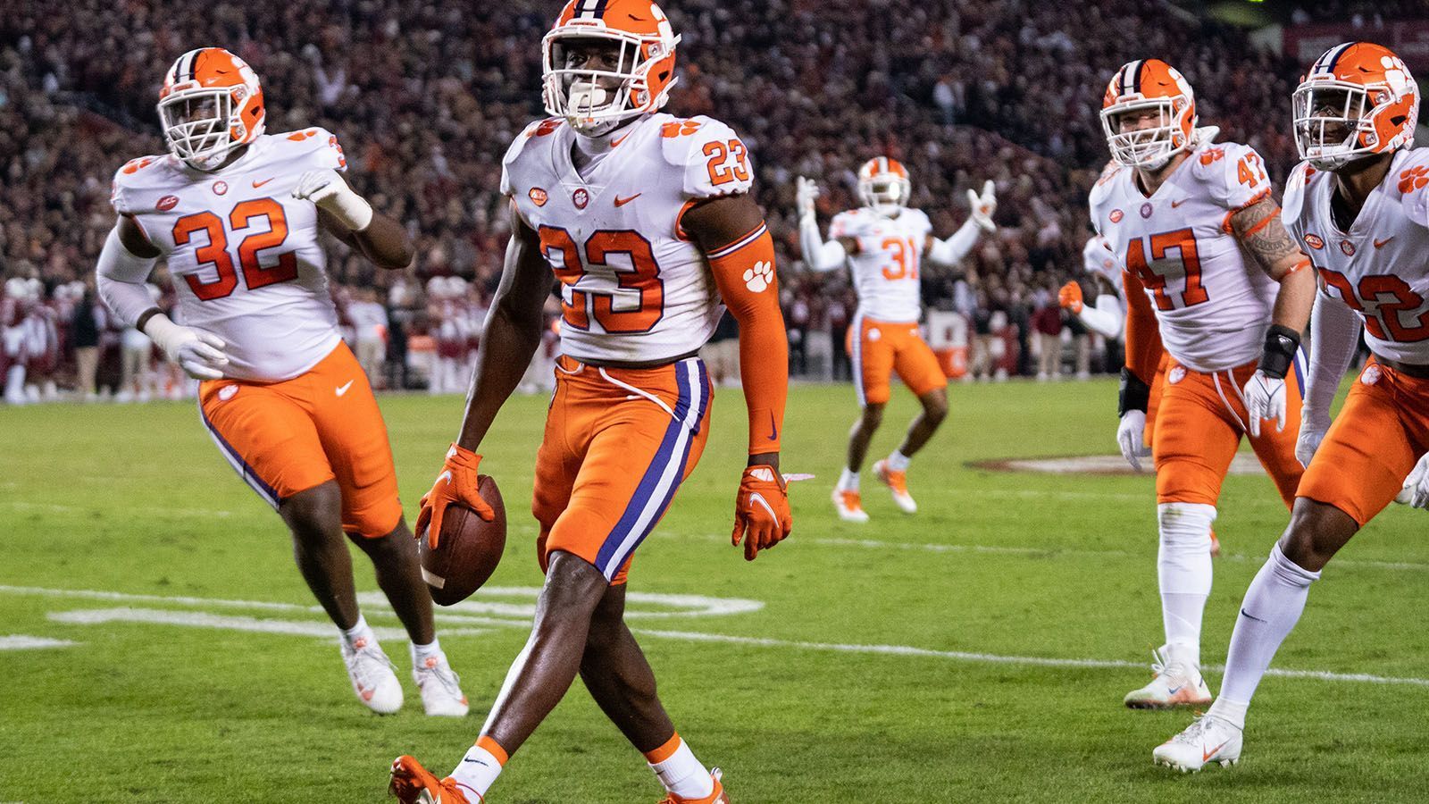 
                <strong>30. Pick: Kansas City Chiefs - Andrew Booth Jr.</strong><br>
                &#x2022; Cornerback<br>&#x2022; Clemson<br>
              