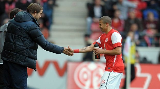 
                <strong>Mohamed Zidan</strong><br>
                Mohamed Zidan kam 2006 für 2,8 Millionen Euro von Werder Bremen. 2007 wechselte er für 6,5 Millionen Euro zum HSV. In der Winterpause 2011/12 kehrte er nochmal zurück, für 400.000 Euro vom BVB, ehe er ein halbes Jahr später ablösefrei wieder ging. In 14 Rückrunden-Spielen gelangen ihm sieben Tore.
              