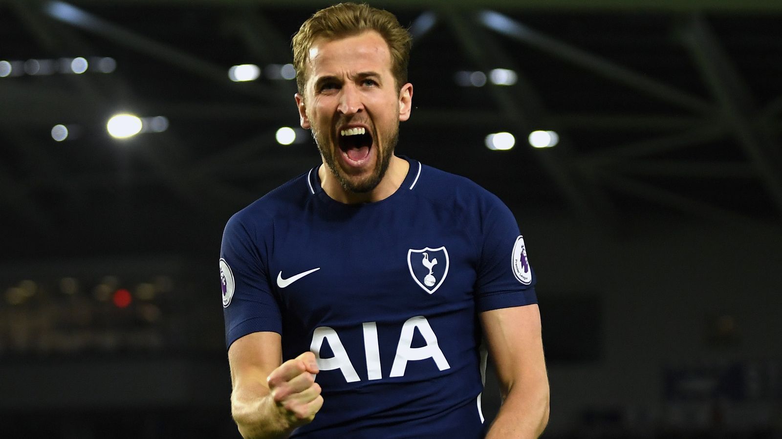 
                <strong>Harry Kane (Tottenham Hotspur)</strong><br>
                In die Preisklasse eines Dybala dürfte sich auch Tottenhams Torjäger Harry Kane einordnen. Der englische Nationalspieler erzielte in der abgelaufenen Saison 30 Ligatreffer für die Londoner und führte sie damit quasi im Alleingang auf Rang drei. Bereits im März berichtete die spanische Zeitung "Marca" über ein angebliches Bayern-Interesse am 24-Jährigen. Die Ablöse wäre nach Medienberichten jedoch exorbitant hoch - ungefähr 200 Millionen Euro! Zur Einschätzung: Bayerns bisheriger Rekord-Neuzugang ist Corentin Tolisso - für 41,5 Millionen Euro Ablöse. Zudem soll Kane auch beim neuerlichen Champions-League-Sieger Real Madrid als Transferkandidat gehandelt werden.
              