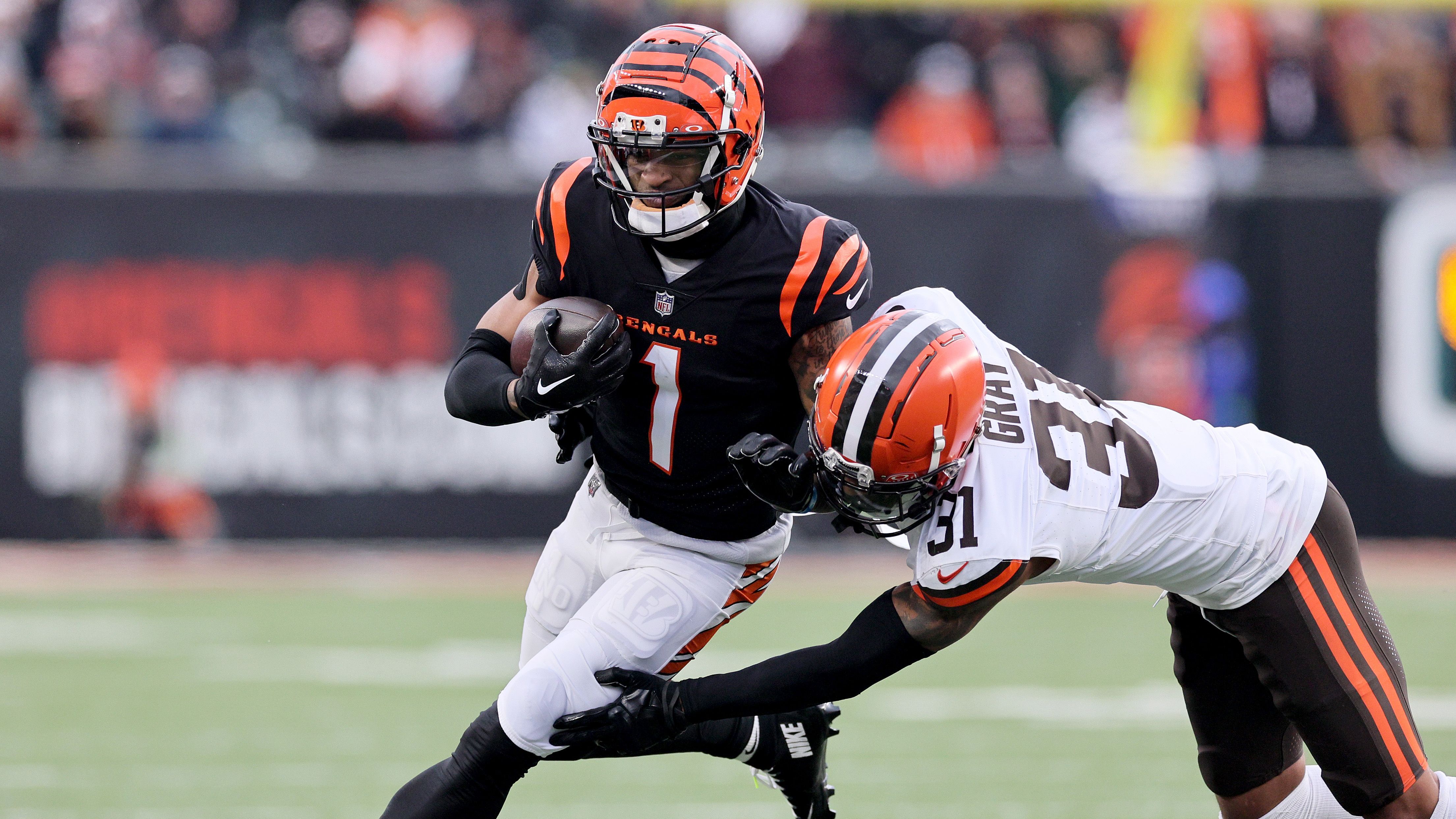 <b>Platz 3: Ja'Marr Chase (Cincinnati Bengals)<br></b>- 24 Jahre<br>- Wide Receiver<br>- Statistiken 2023: 100 Catches, 1.216 Receiving Yards, 7 Touchdowns