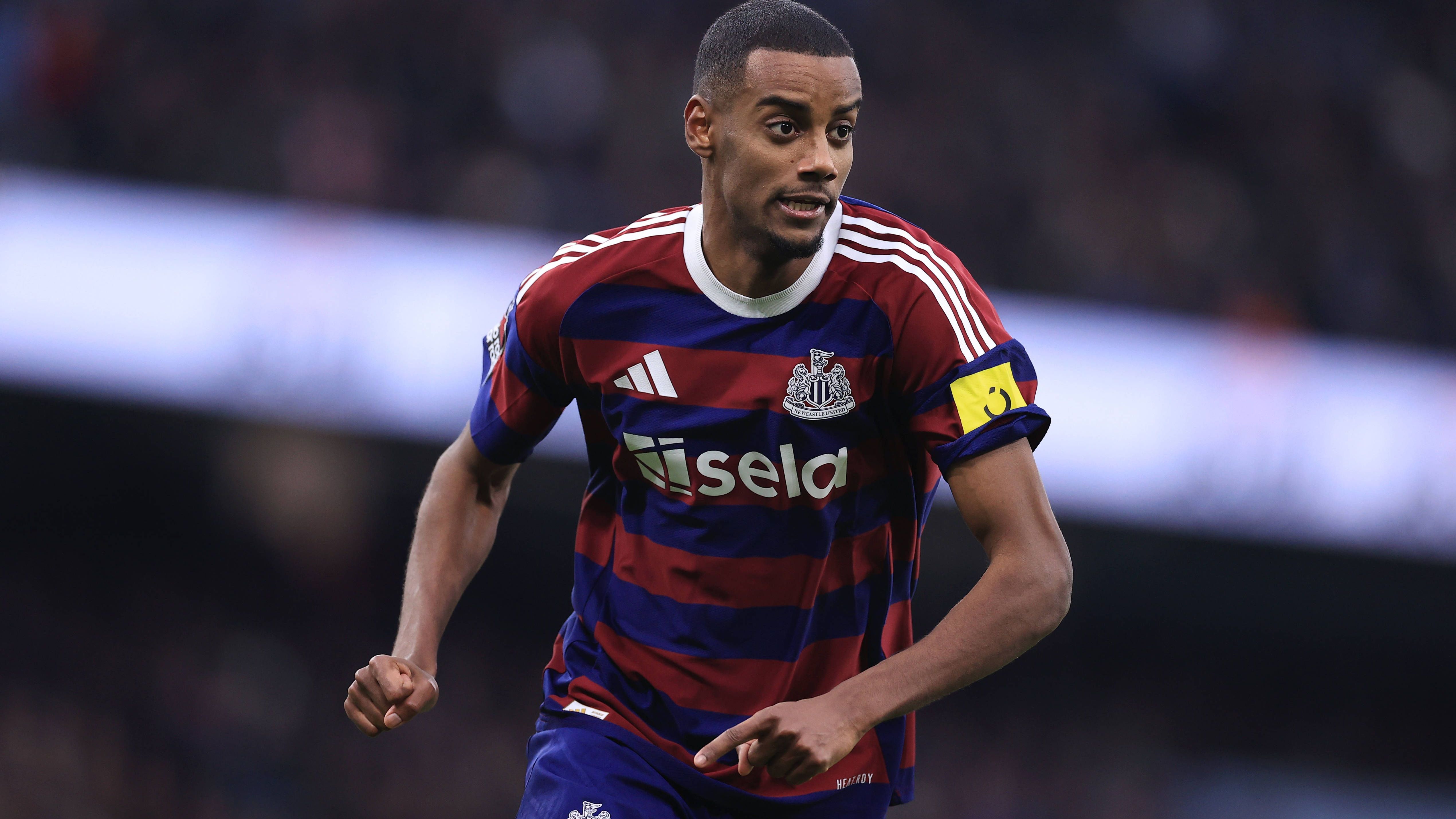 <strong>Alexander Isak (Newcastle United)</strong><br>Laut der spanischen Sportzeitung "Mundo Deportivo" schaut sich der FC Barcelona weiterhin nach einem Star-Transfer für die Offensive um. Ein möglicher Name ist dabei der Ex-Dortmunder Alexander Isak. In Newcastle hat der Schwede noch Vertrag bis 2028, das hybride Profil aus Flügelspieler und Neuner erfüllt Isak nicht vollends. Vielleicht entscheiden sich die Katalanen für einen anderen Kandidaten ...