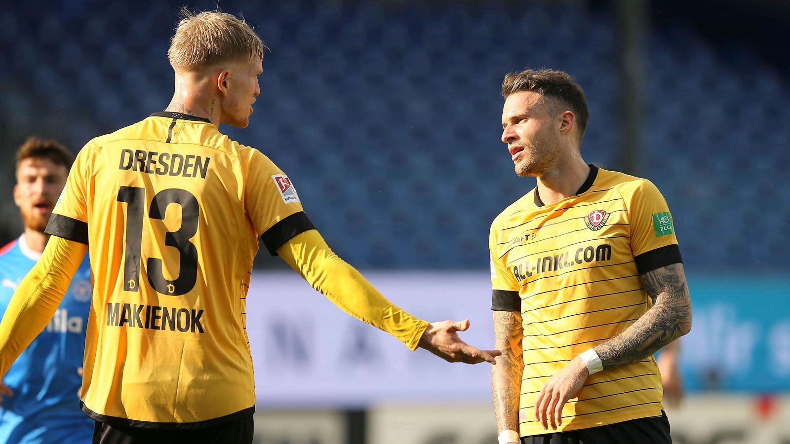 
                <strong>Abschreckendes Beispiel Dynamo Dresden</strong><br>
                Denn die Sachsen mussten aufgrund diverser Coronafälle zum Abschluss der Spielzeit 2019/20 neun Partien in nur 29 Tagen bestreiten. "Das kann auch produktiv sein, wenn man sich in einen Rausch reinspielt und alle drei Tage ein Spiel hat", hoffte der ehemalige Dynamo-Angreifer Patrick Schmidt vor einem knappen Jahr. Allerdings verloren die Elbstädter fünf der neun Begegnungen, holten lediglich acht Zähler und mussten letztendlich den bitteren Gang in die dritte Liga antreten.
              