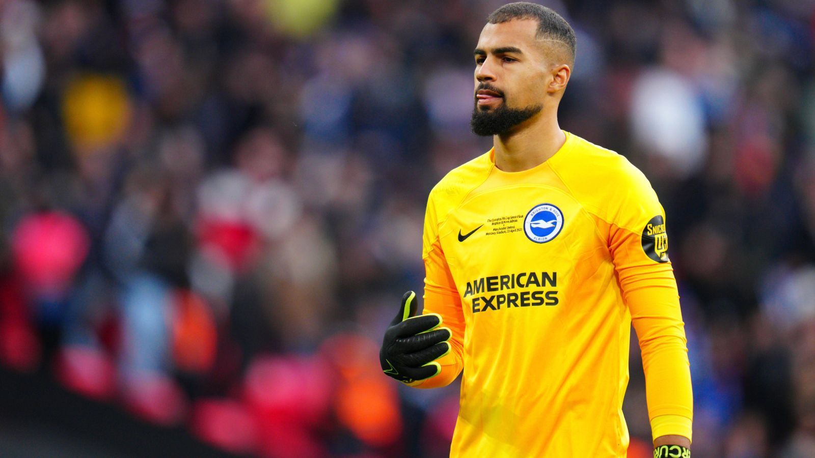 <strong>Robert Sanchez</strong><br>
                Eine andere Variante ist vom Tisch. Der FC Chelsea hat Robert Sanchez von Brighton &amp; Hove Albion unter Vertrag genommen. Die Ablösesumme beläuft sich laut Medienberichten auf 23 Millionen Euro. Der 25-jährige Spanier unterschreibt bei den Blues ein Arbeitspapier bis 2030.