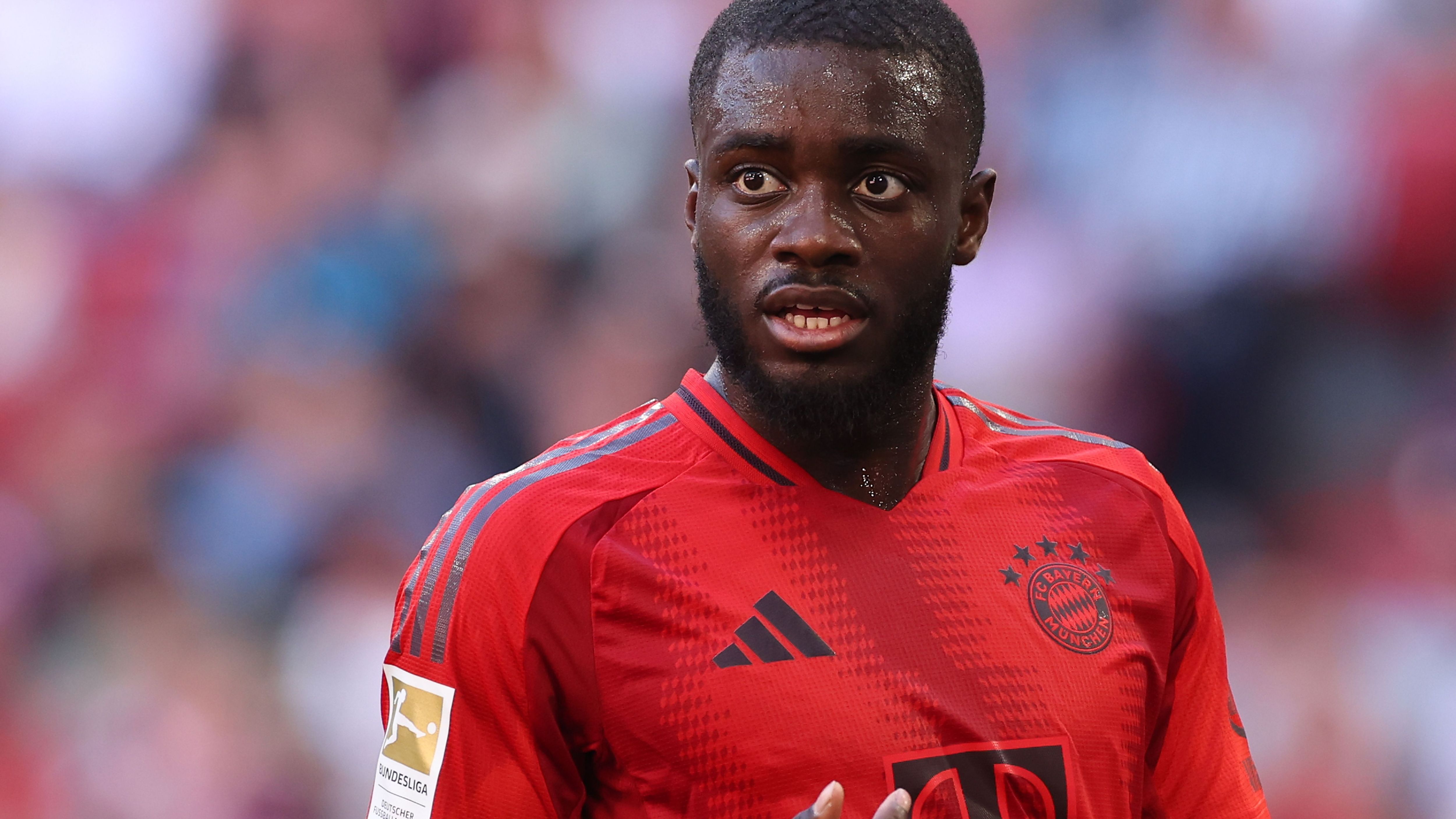 <strong>Dayot Upamecano</strong><br>Der Innenverteidiger hat zwar herausragende Fähigkeiten, neigt allerdings immer wieder zu schwerwiegenden Patzern. Brisant: Innerhalb von vier Tagen verursachte er gegen Lazio Rom in der Champions League und beim VfL Bochum in der Bundesliga je einen Elfmeter, flog beide Male vom Platz und leitete somit die Niederlagen ein. Sollte der FC Bayern Jonathan Tah aus Leverkusen verpflichten, könnte Upamecano ein Verkaufskandidat sein.&nbsp;