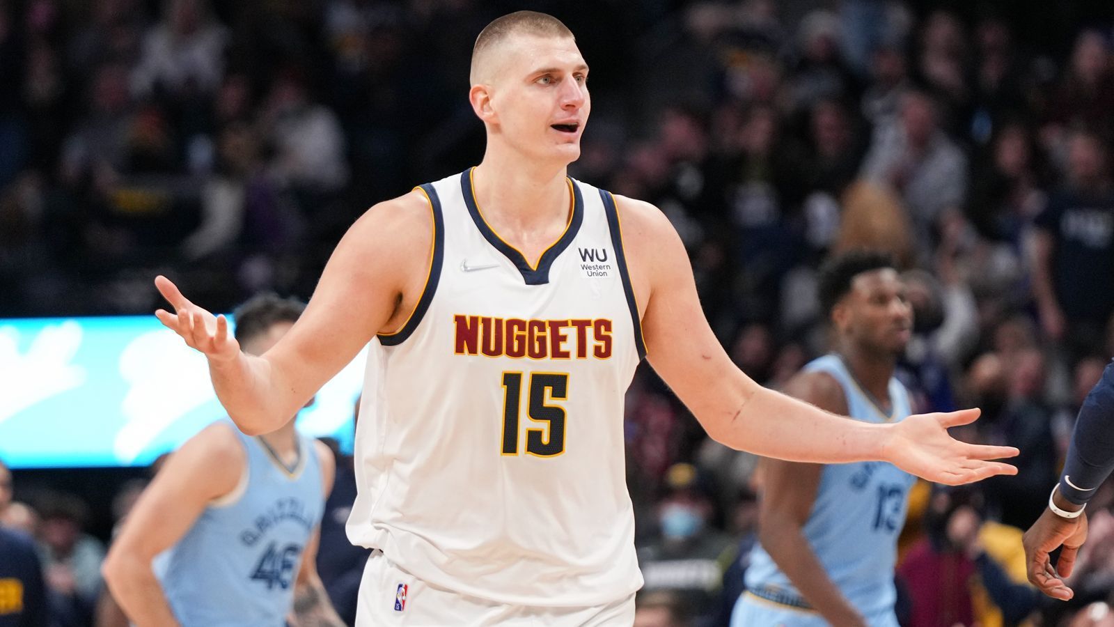 
                <strong>Nikola Jokic (Denver Nuggets/Starter)</strong><br>
                &#x2022; Punkte: 25,8 -<br>&#x2022; Rebounds: 13,7 -<br>&#x2022; Assists: 7,9 -<br>&#x2022; All-Star Nominierungen: 4.<br>
              