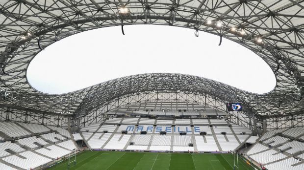 
                <strong>Marseille</strong><br>
                Marseille: Mit einem Fassungsvermögen von 67.000 Zuschauern ist die Arena das zweitgrößte Stadion der Europameisterschaft. Insgesamt werden sechs Spiele in Marseille ausgetragen, zuletzt wird am 7. Juni der zweite Finalteilnehmer im modernisierten "Stade Velodrome" ermittelt. 
              